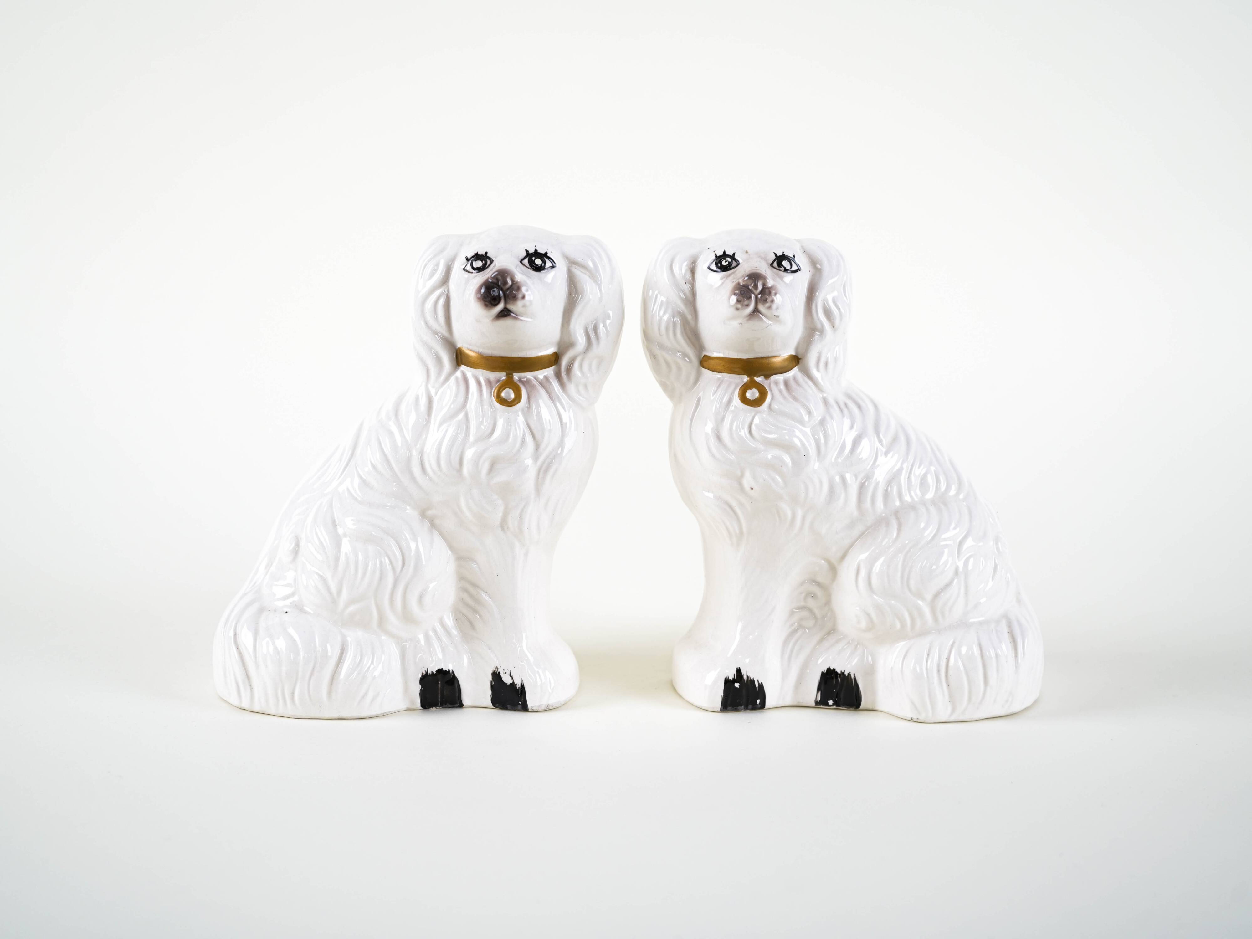 Figurines de chien en céramique, style anglais, années 1970, fabriquées en Angleterre.