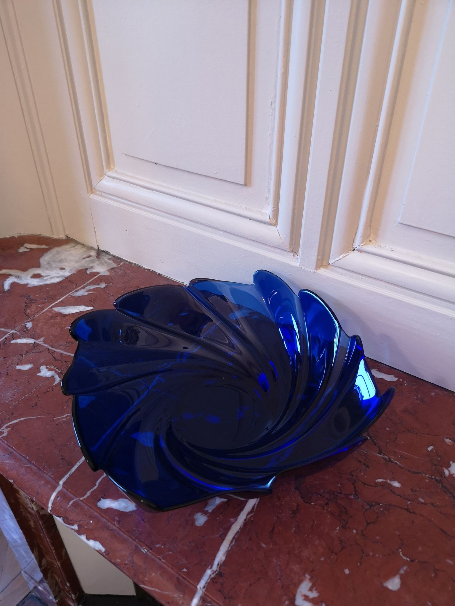 Beautiful large vintage cobalt blue glass bowl