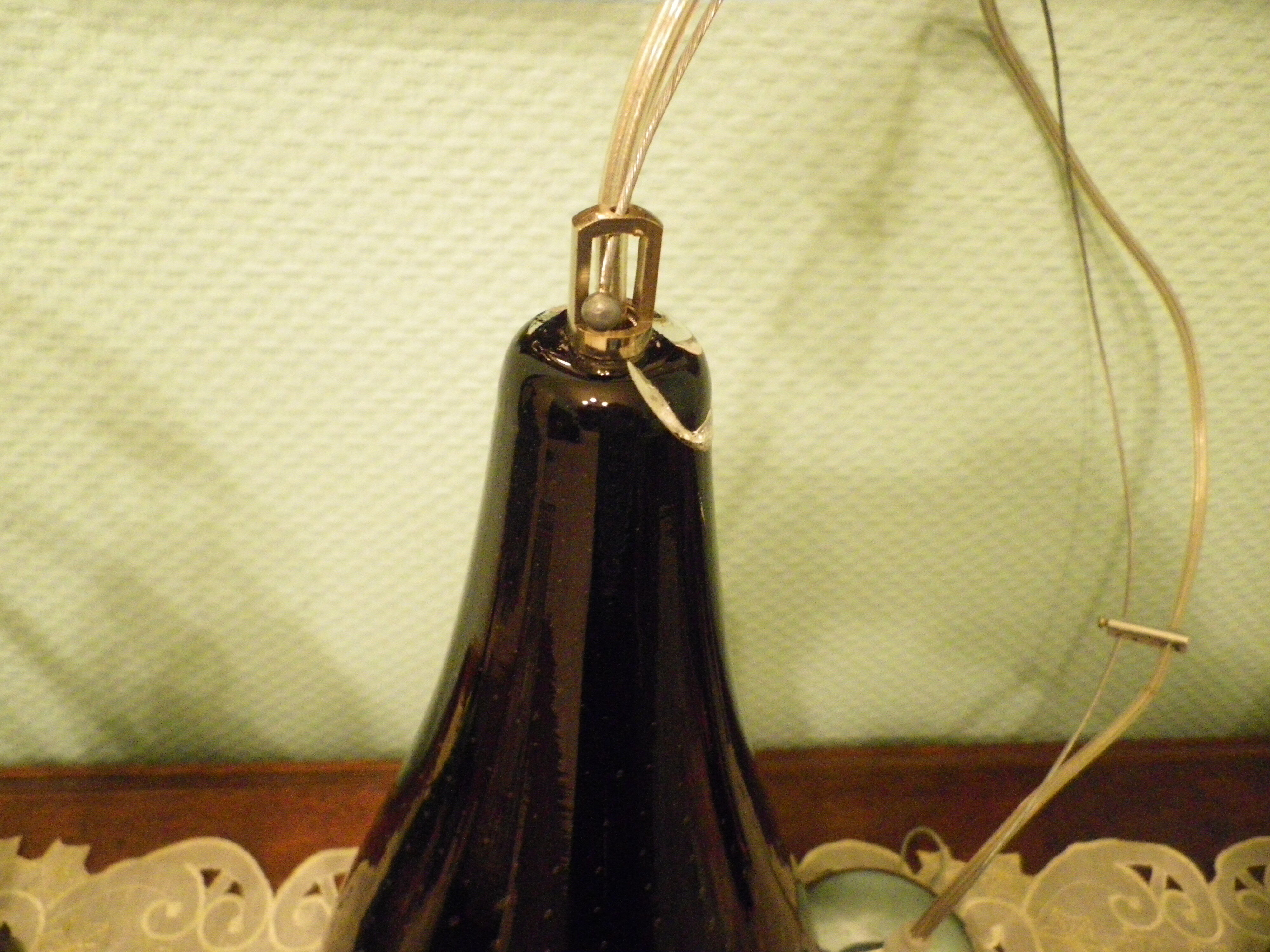 Suspension signed Vianne, inverted drop in glass lined black nuanced and purple interior