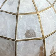 Suspension in white mother-of-pearl and brass