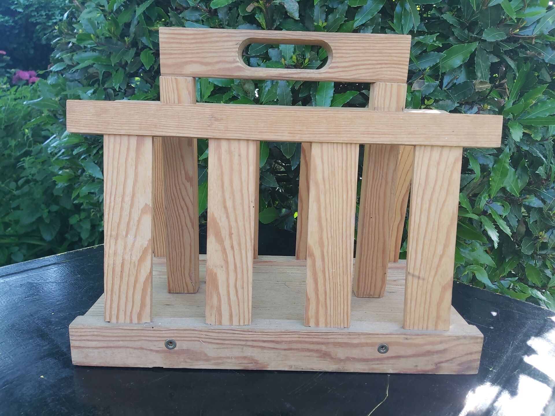 Magazine rack, book holder