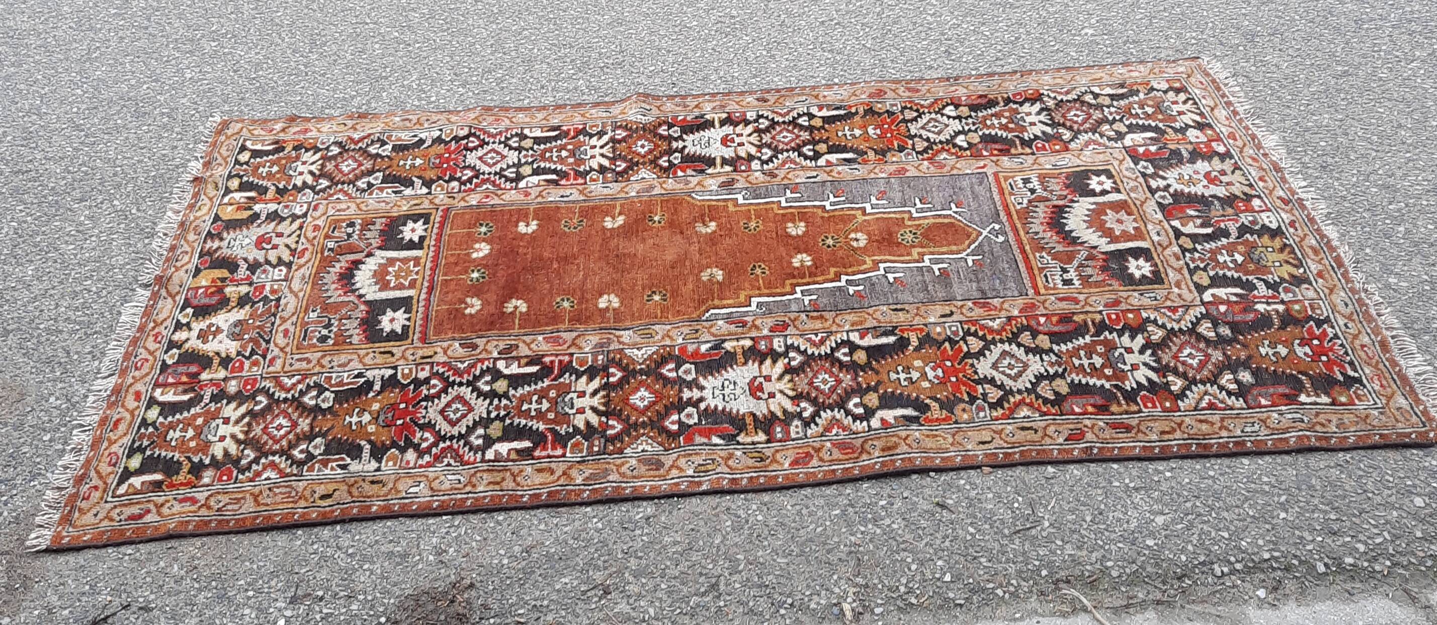 Handmade rug 190 x 107