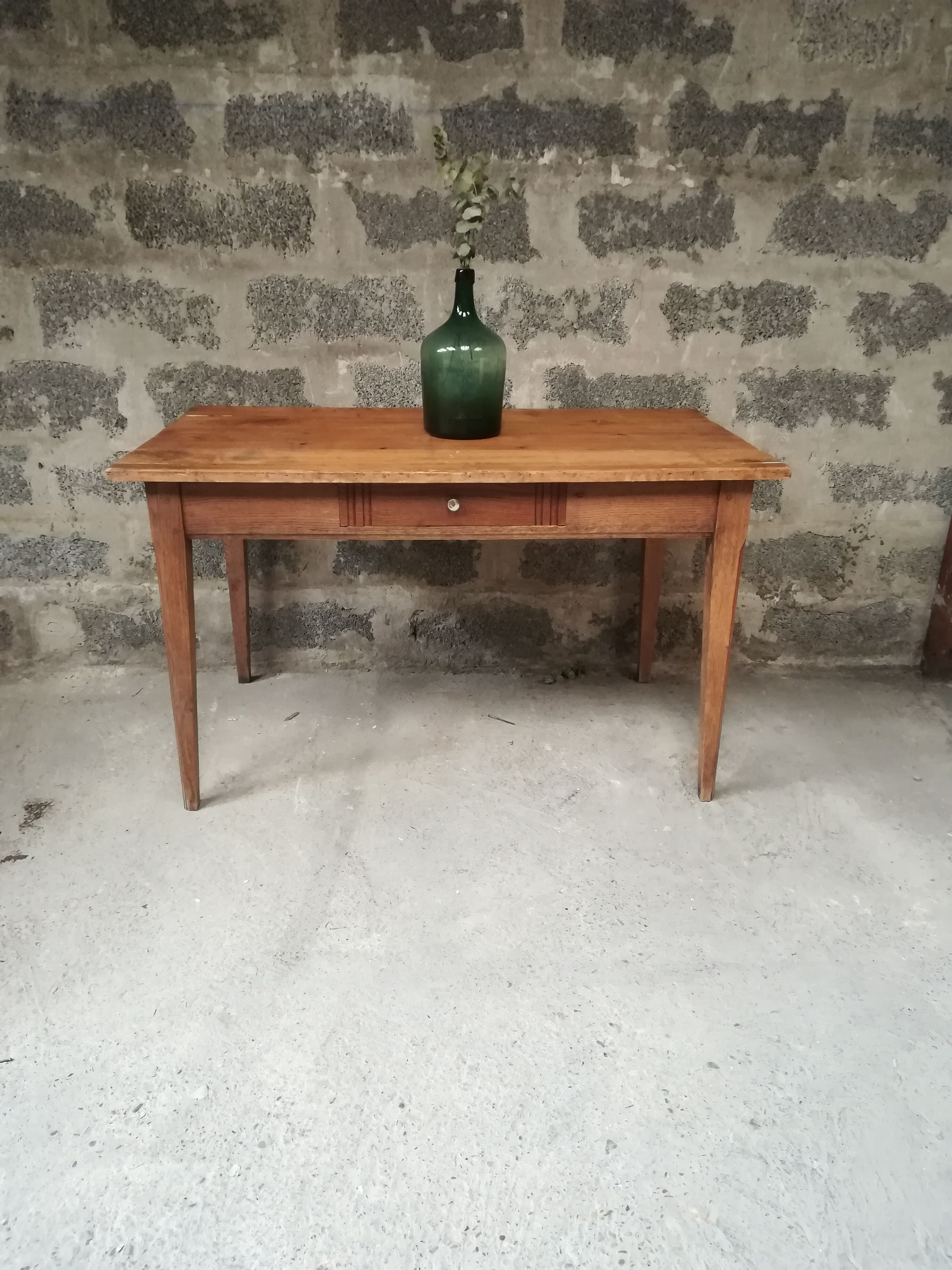Vintage farm table 4 to 6 people