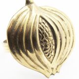 Lot of 2 rounds of brass towel pomegranate and apple