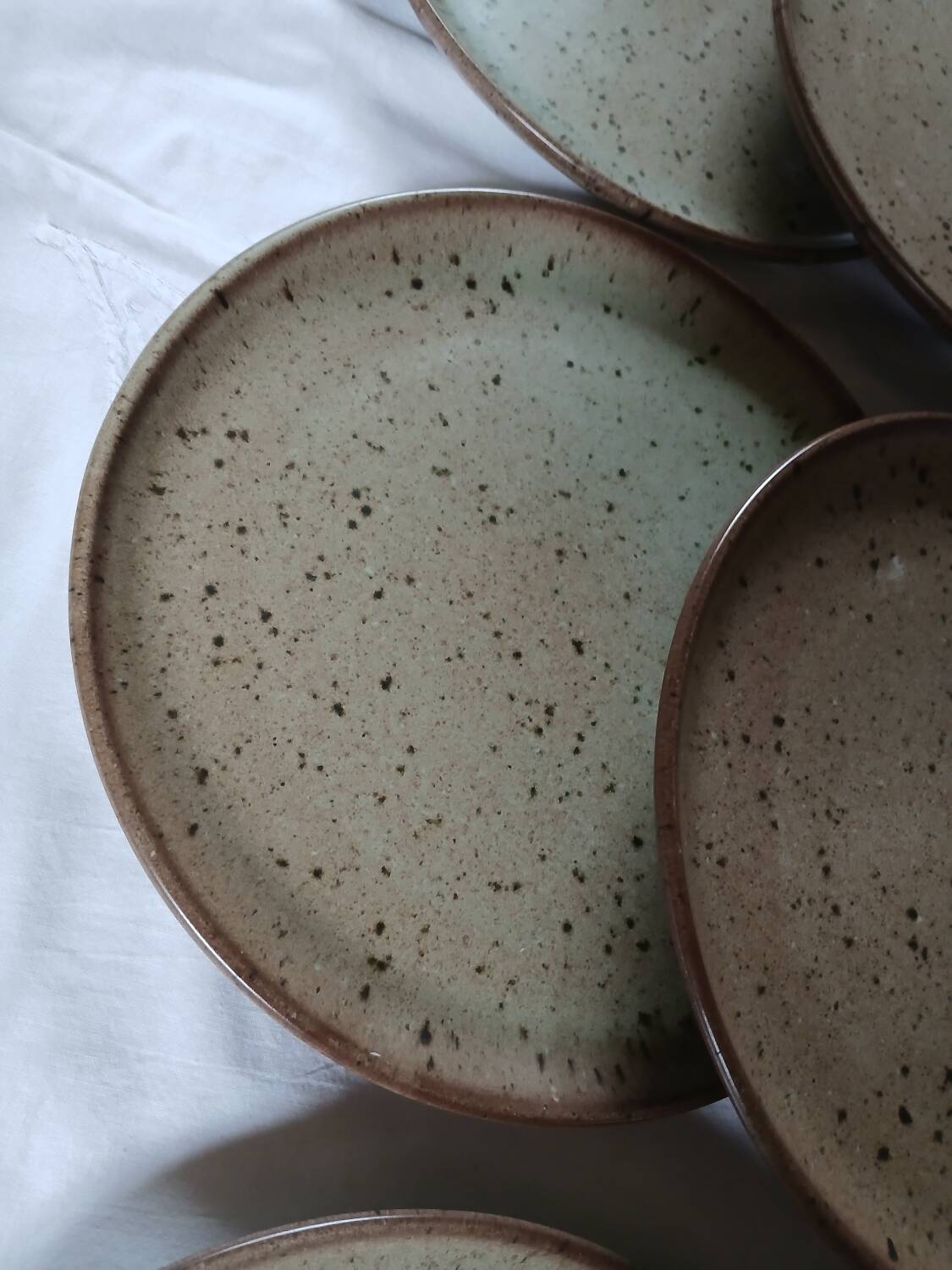 8 flat plates and 1 Vallauris dish