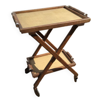 Serving table