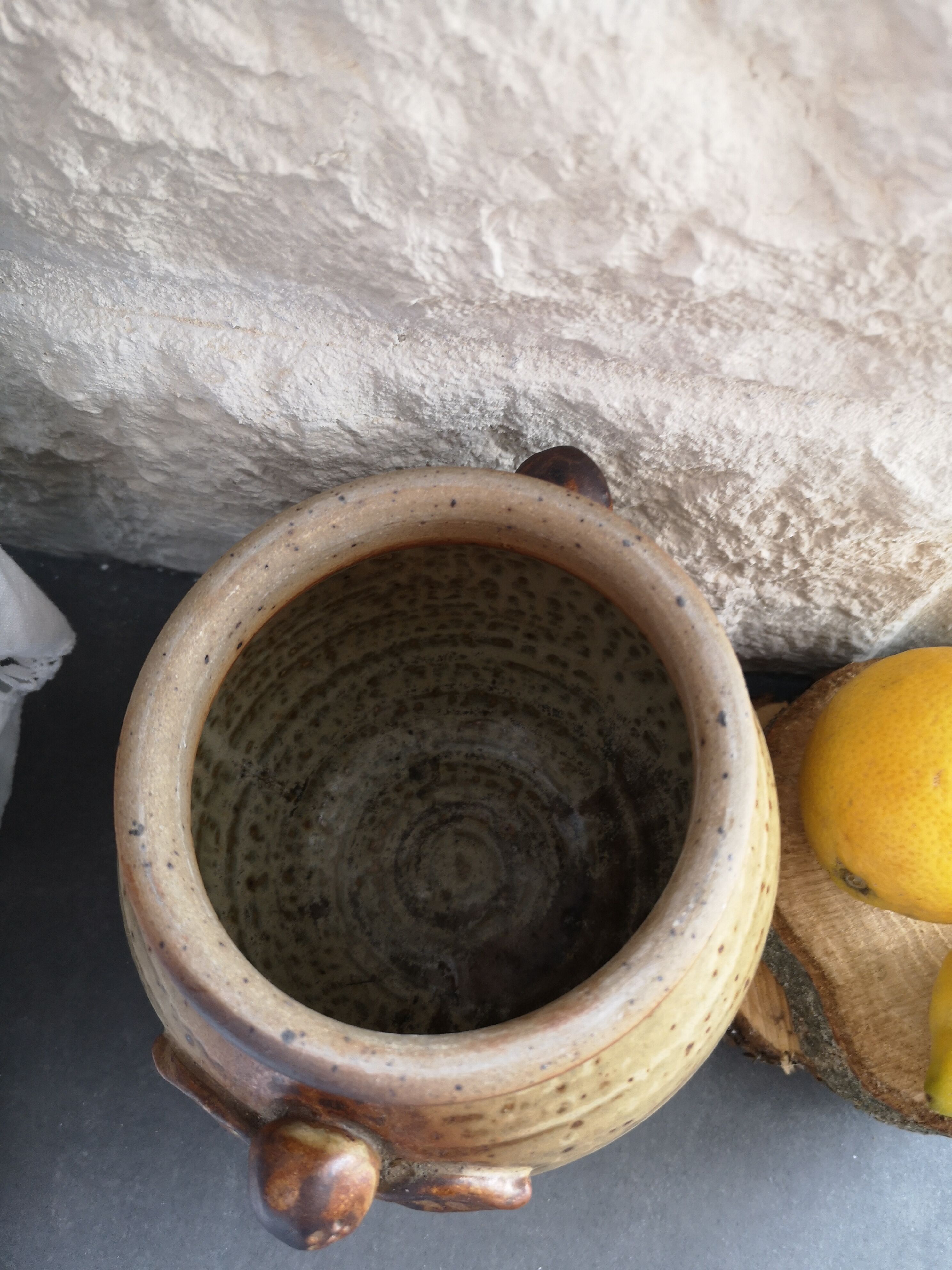 Olive pot in sandstone