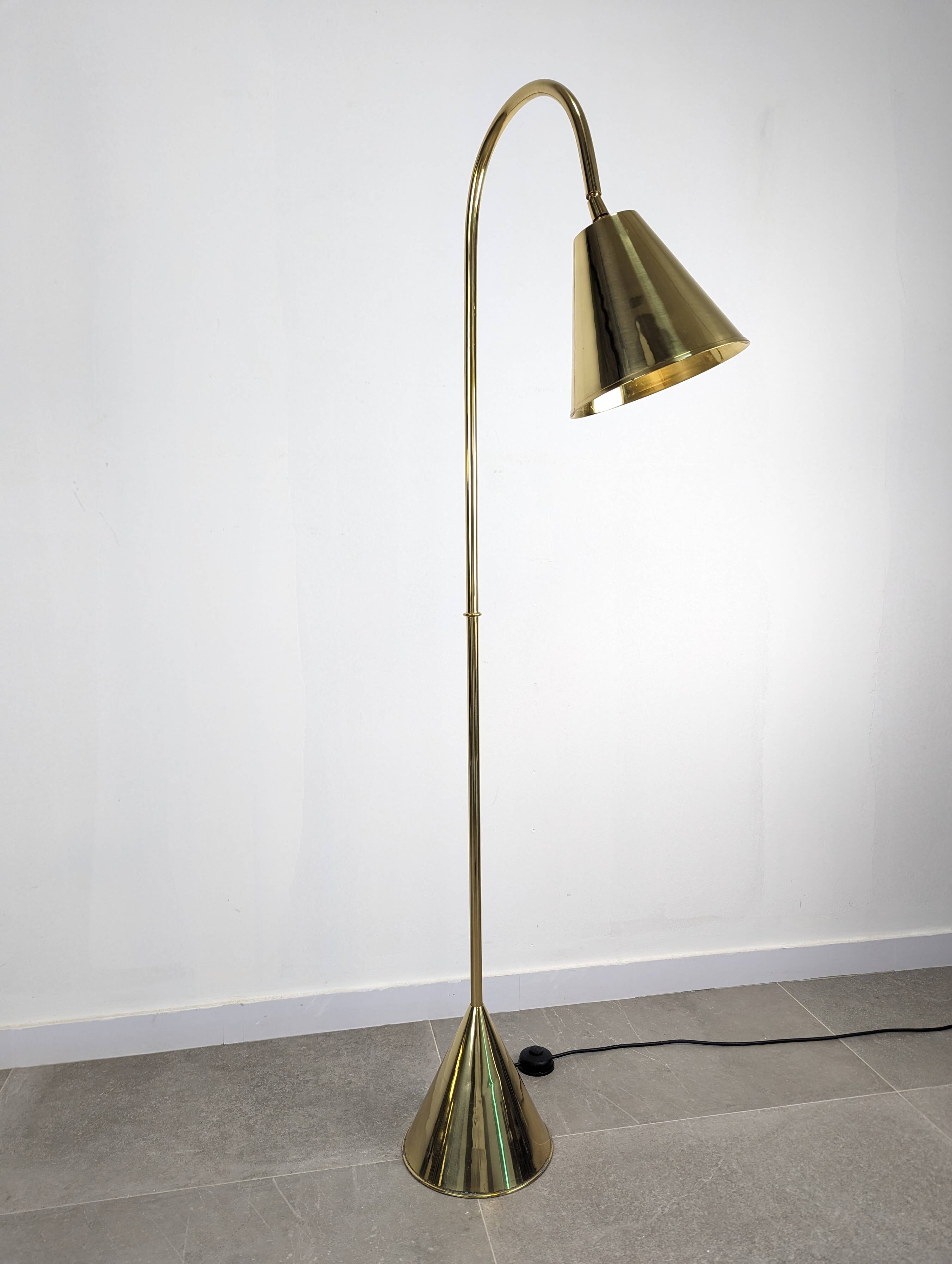 brass floor lamp by Valentí