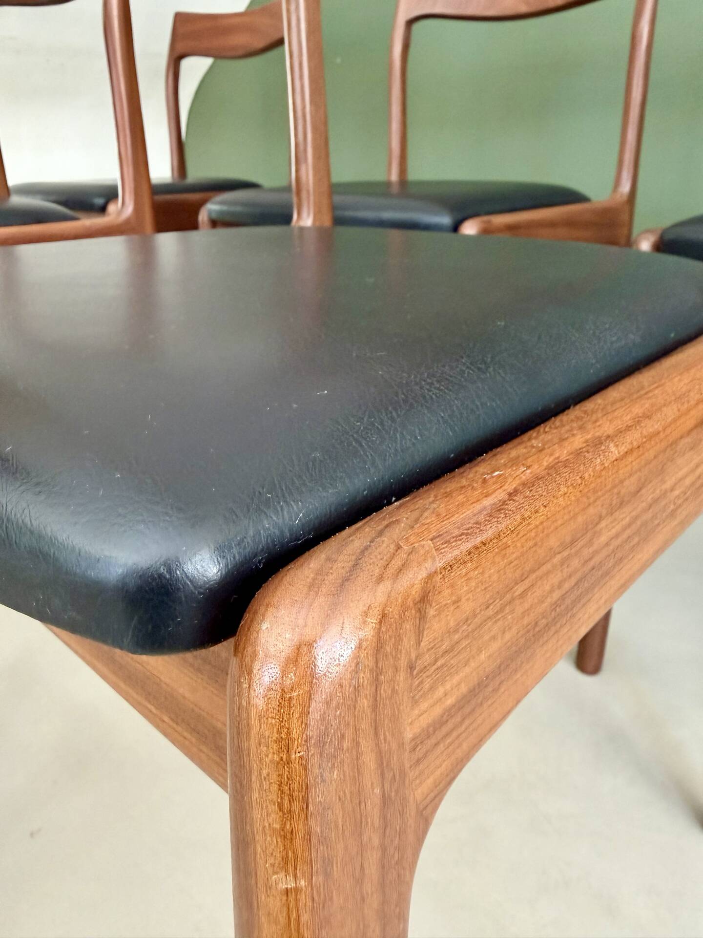 Set of 6 Danish teak chairs, 1970s.