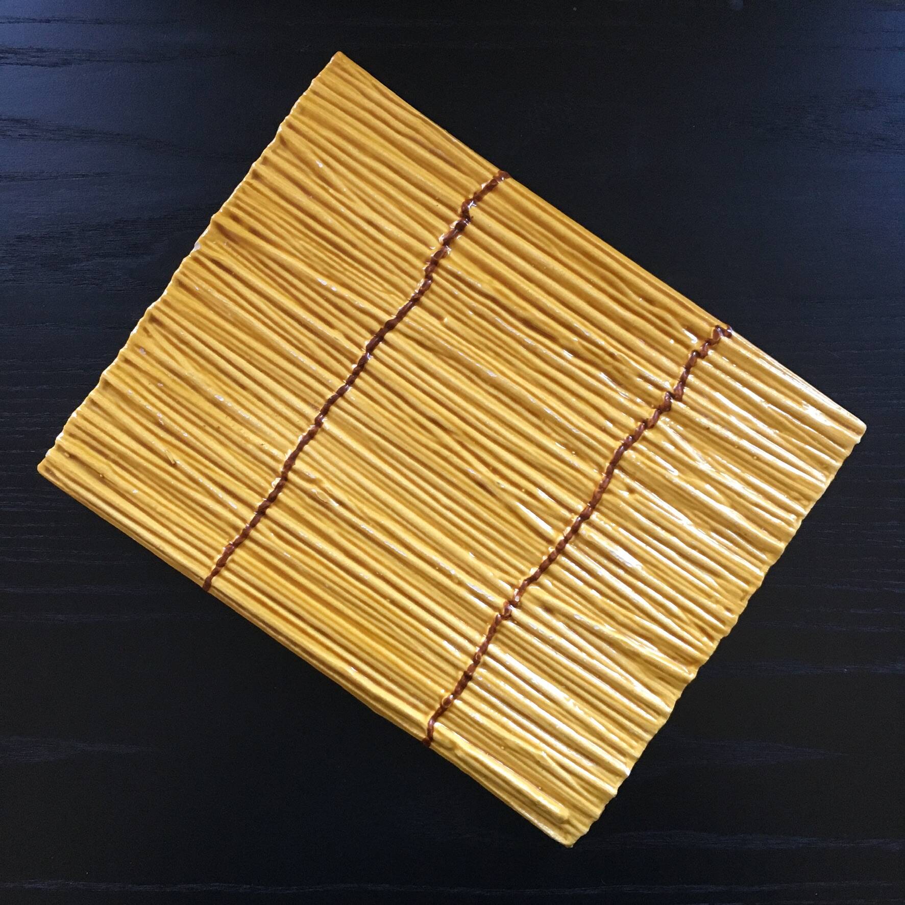 Straw-style slip tray