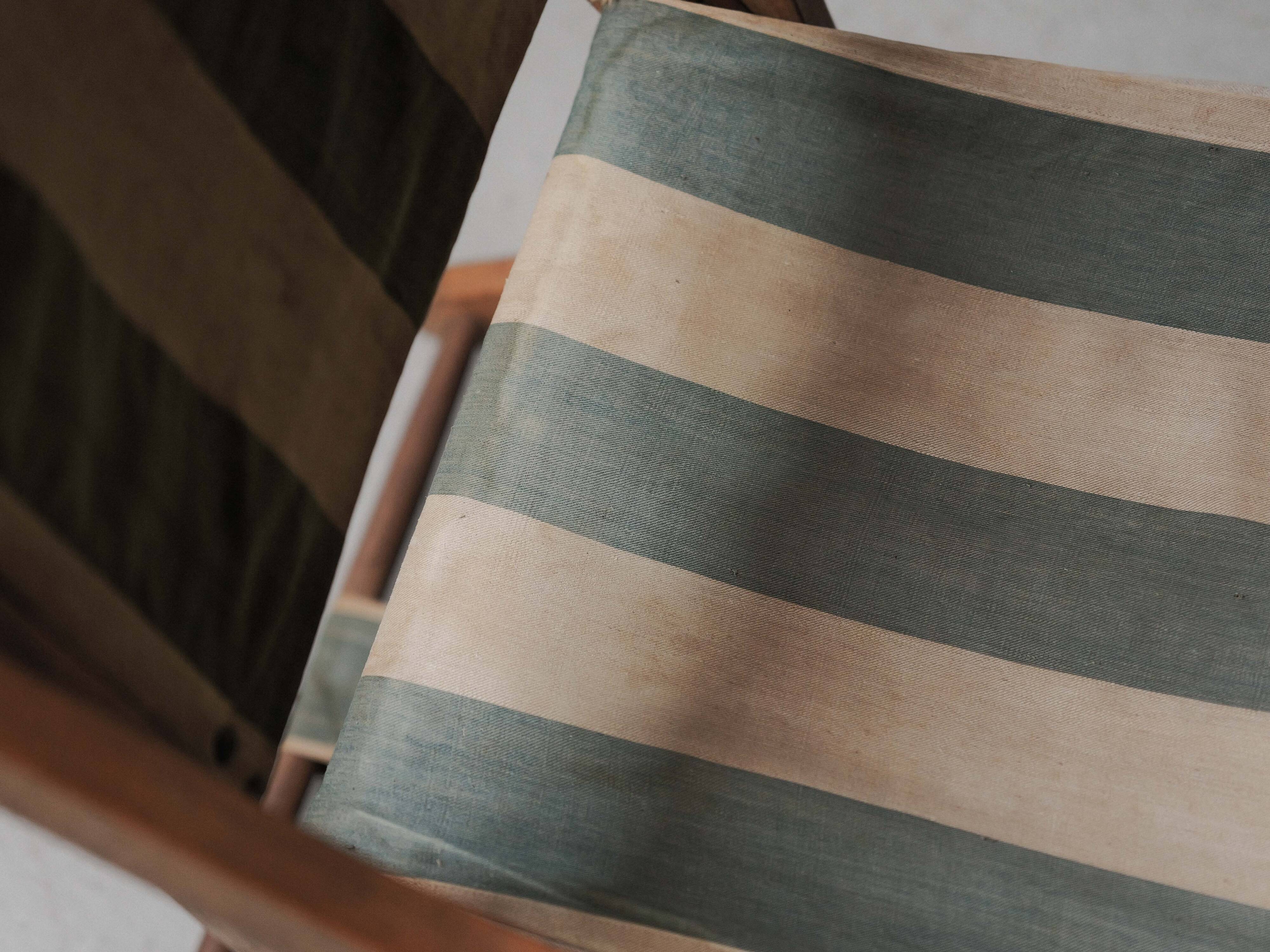 Foldable chair in solid wood and striped fabric, circa 1900.