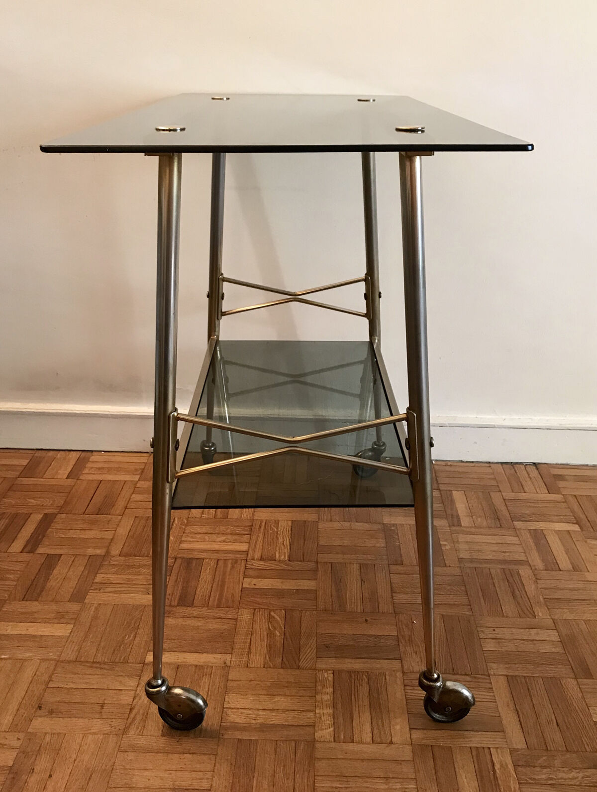 Serving table 1970