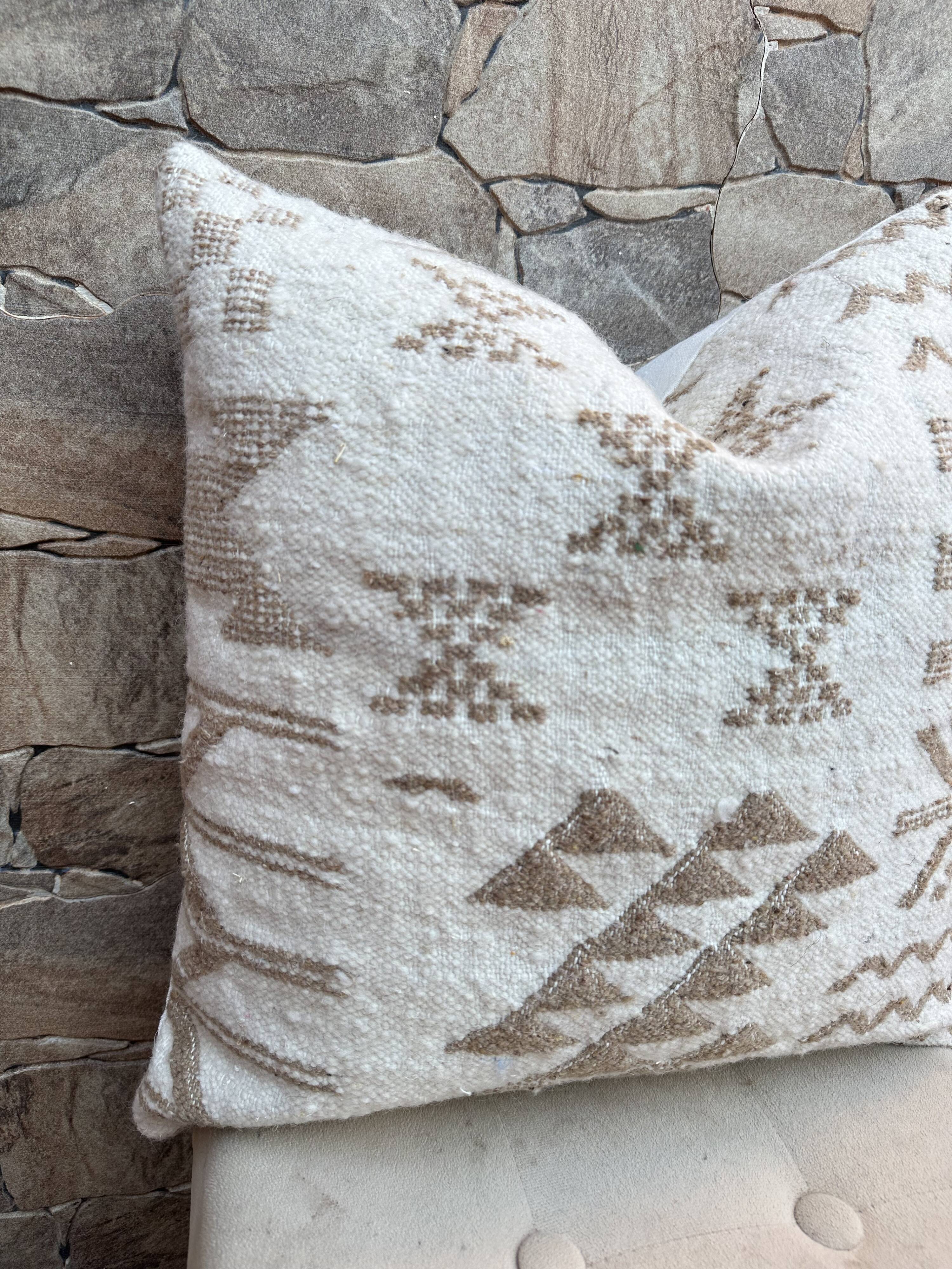 Handmade Berber wool cushion: Moroccan Kilim cushion (45x45cm)