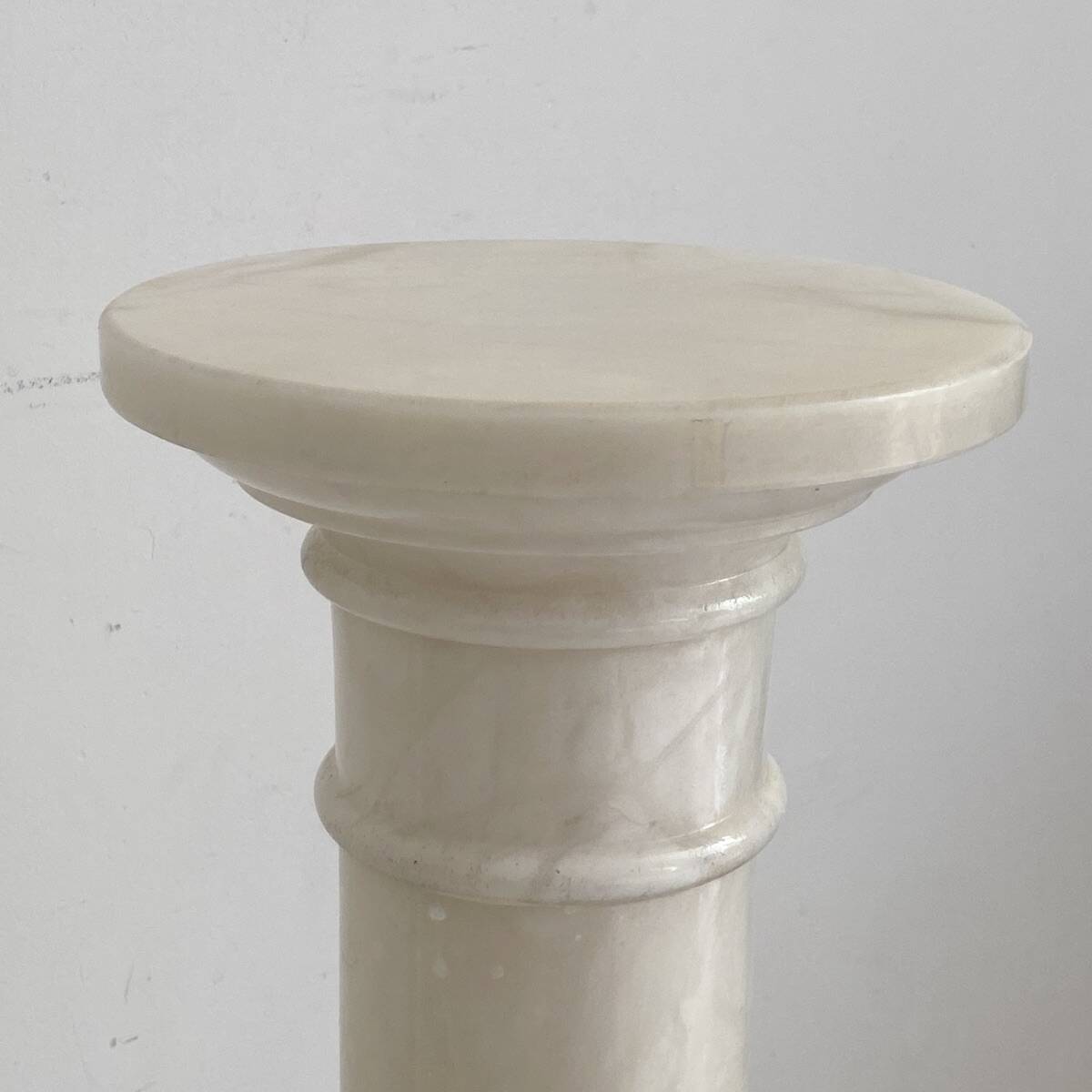 Vintage 1980s luminous alabaster column pedestal