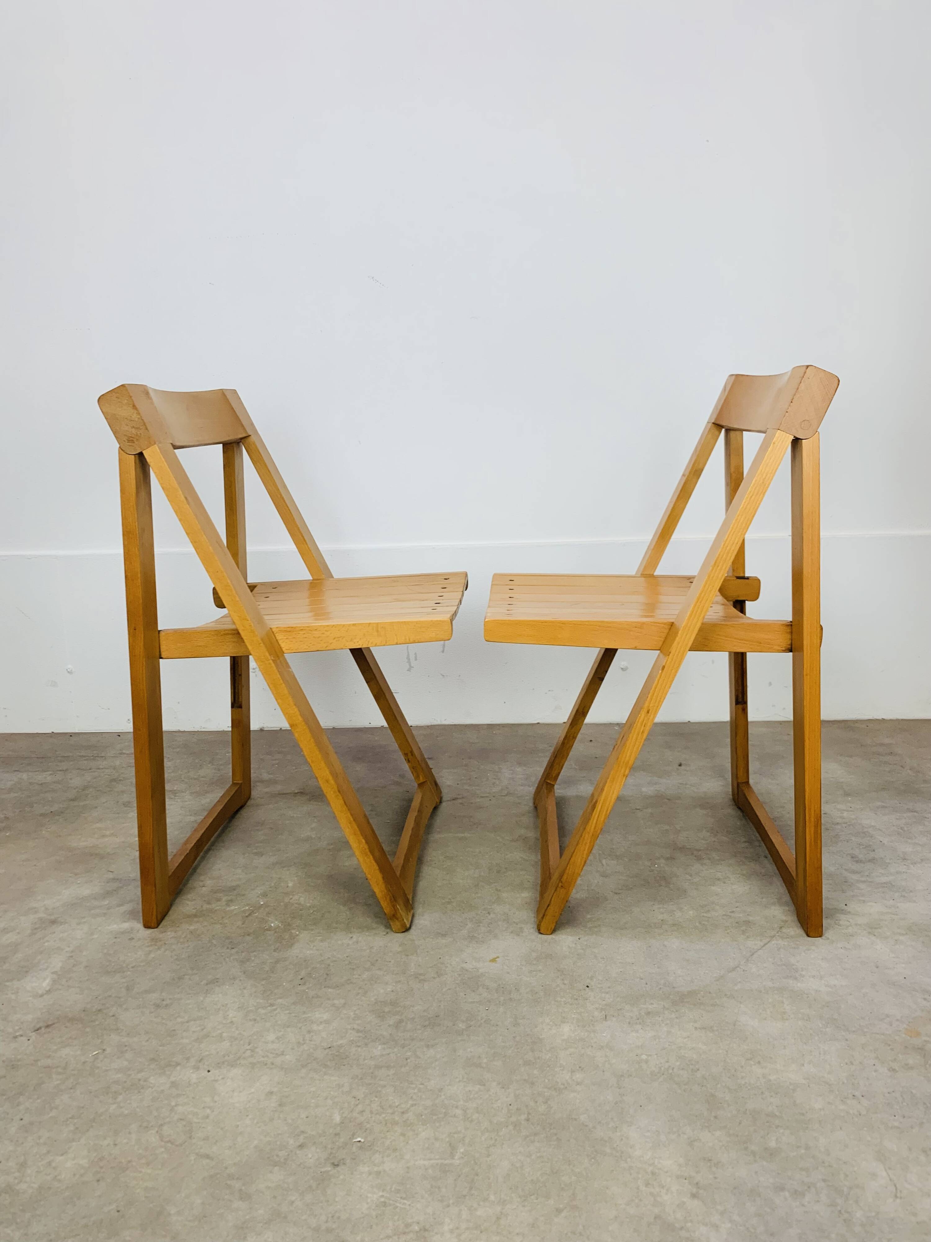 Paire de chaises pliantes par Aldo Jacober, bois, années 60