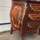 Commode style Louis XV marqueterie sauteuse