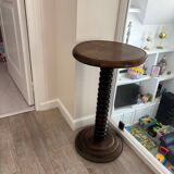 Pedestal table