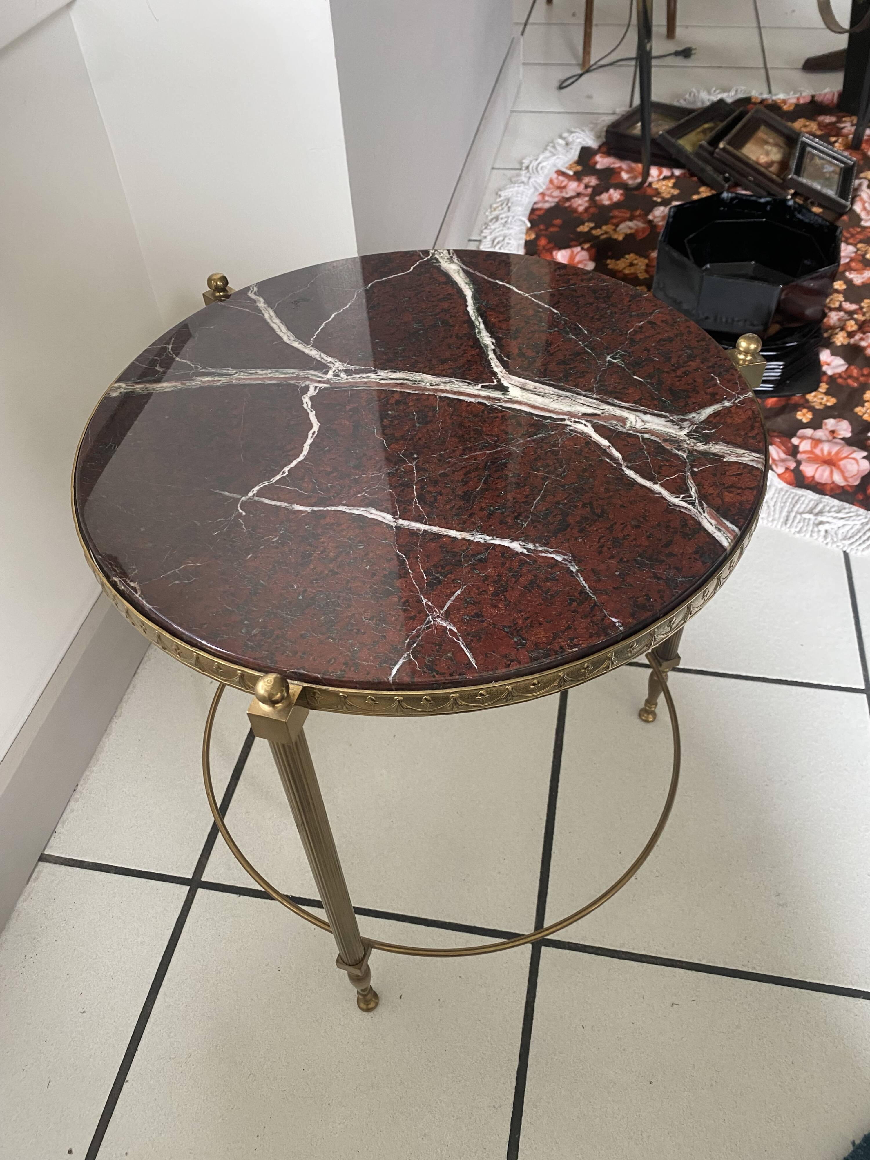 Pedestal table/Side table