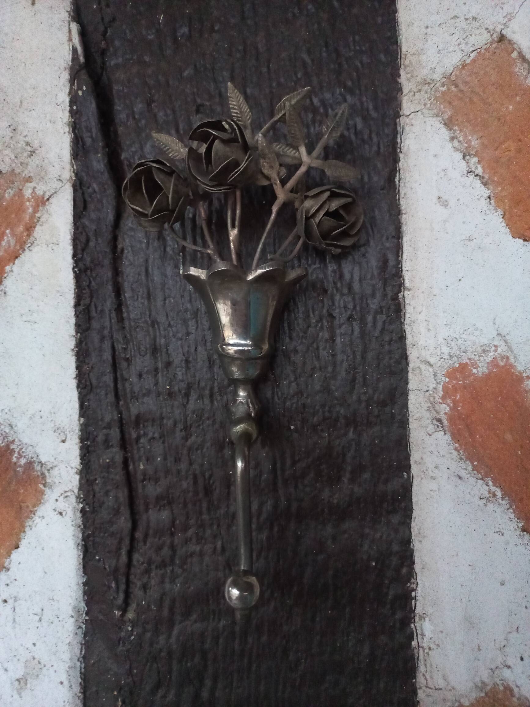 Old metal hook "old roses"