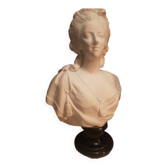 Buste de Marie-Antoinette en porcelaine biscuit, modèle par Félix Lecomte