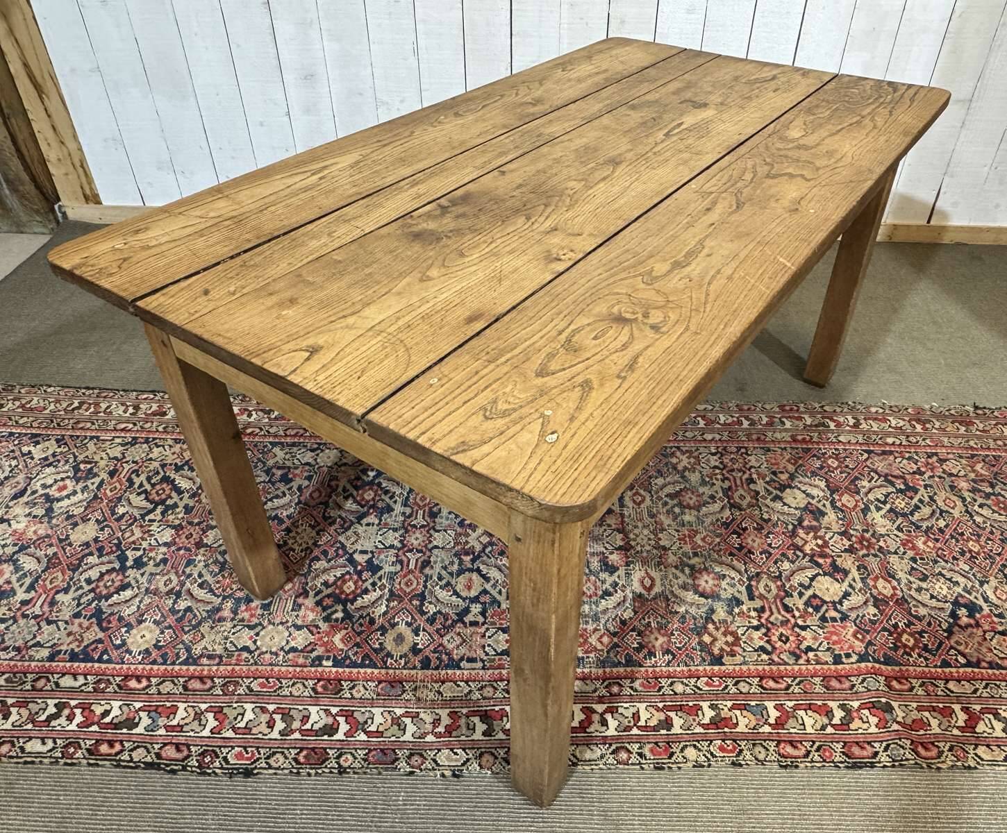 Extendable oak table from the 1930s with Gothic decoration.