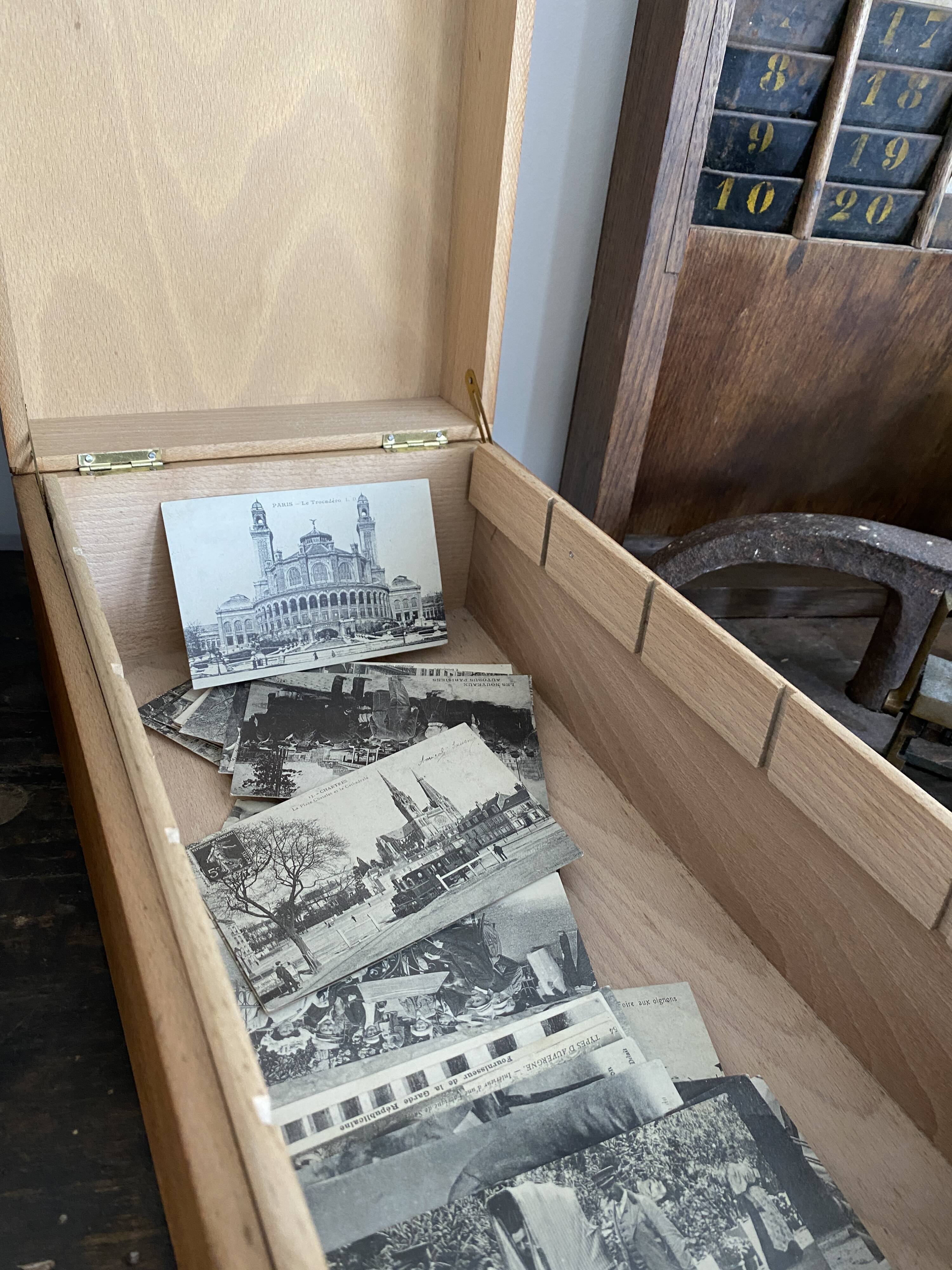 Set of 2 wooden plug boxes