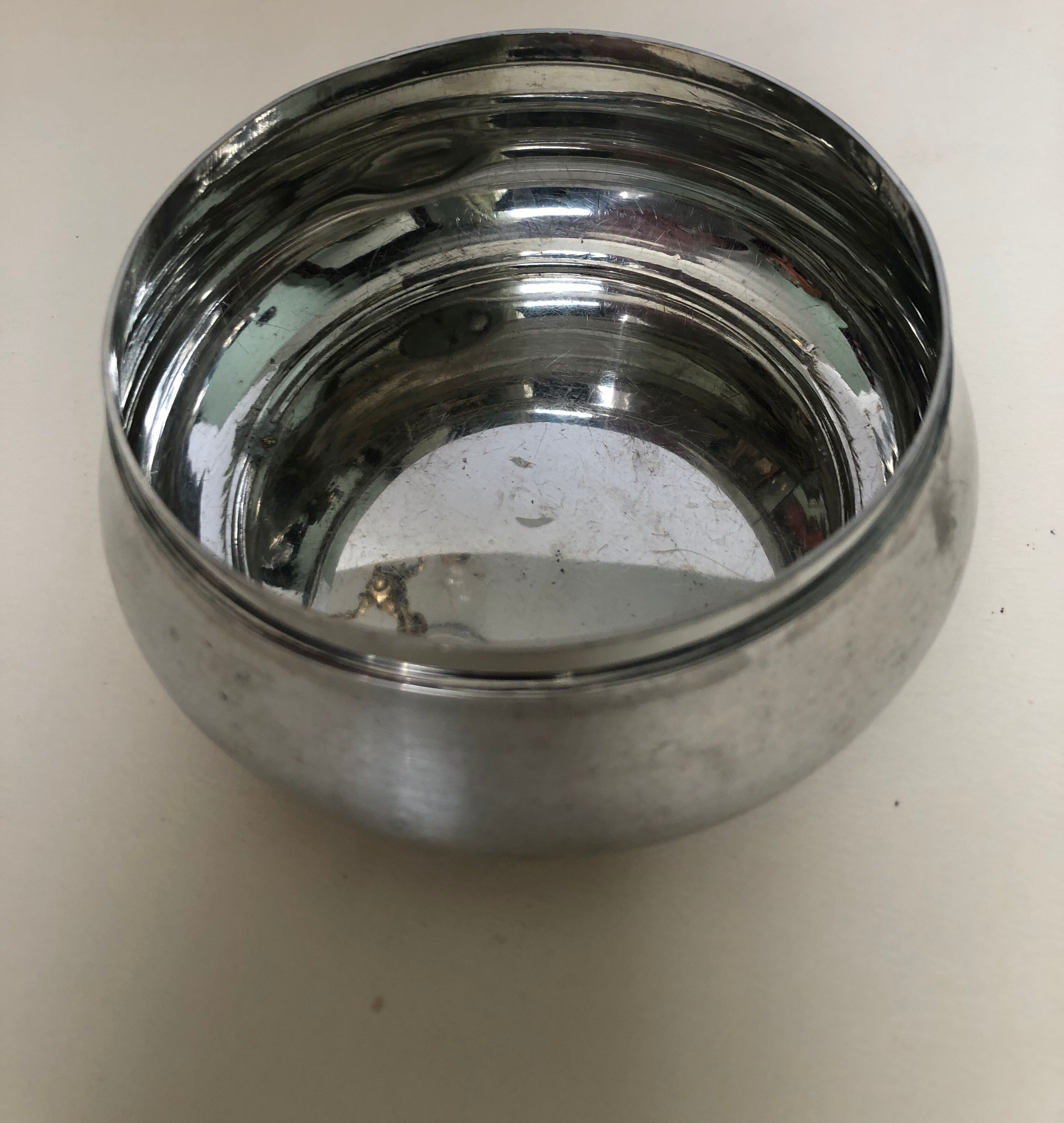 Round metal box