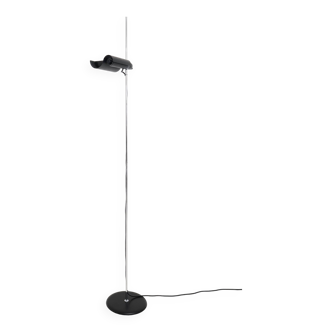 Oluce floor lamp model DIM 333 by Vico Magistretti
