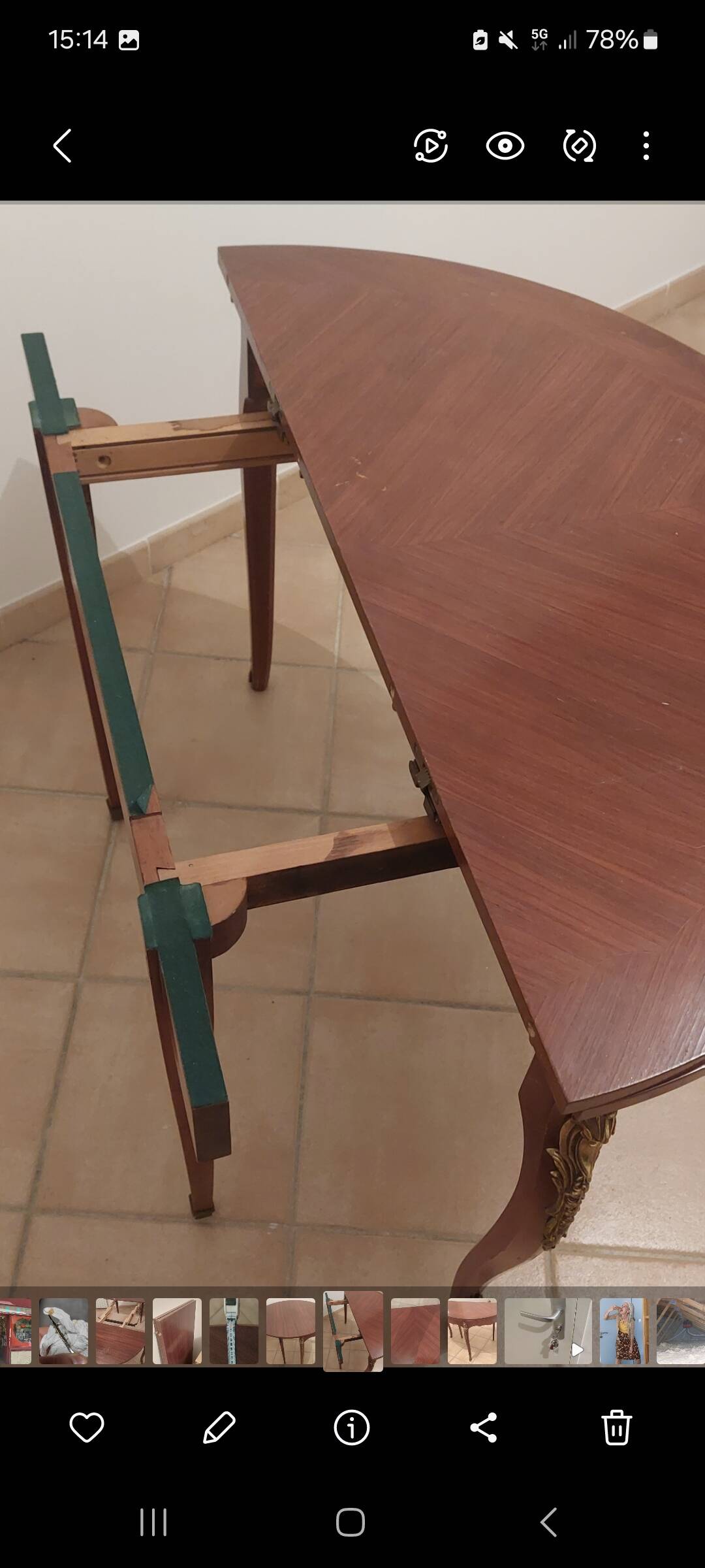 Half-moon table with extensions
