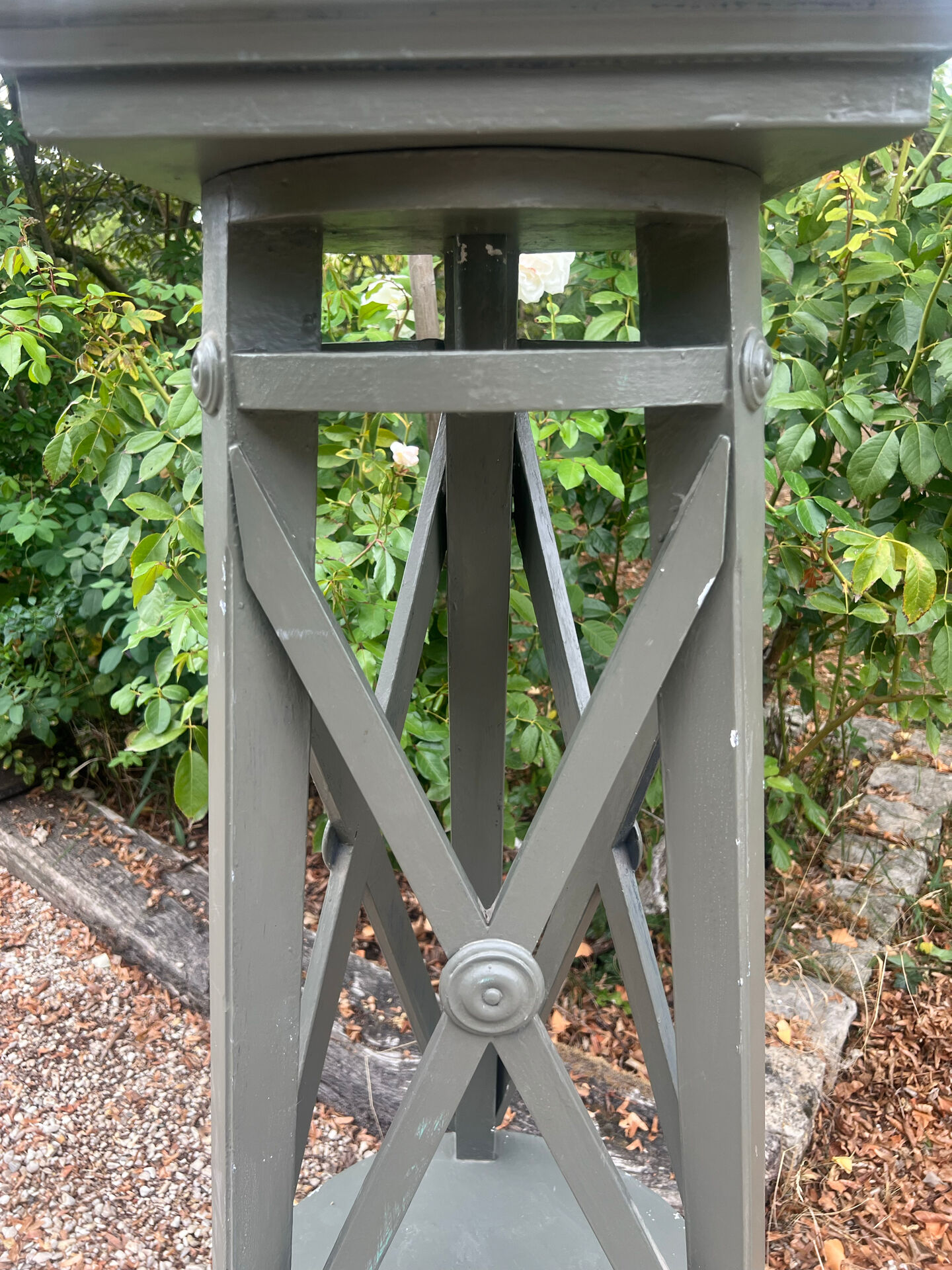 Wood sculptor's stool