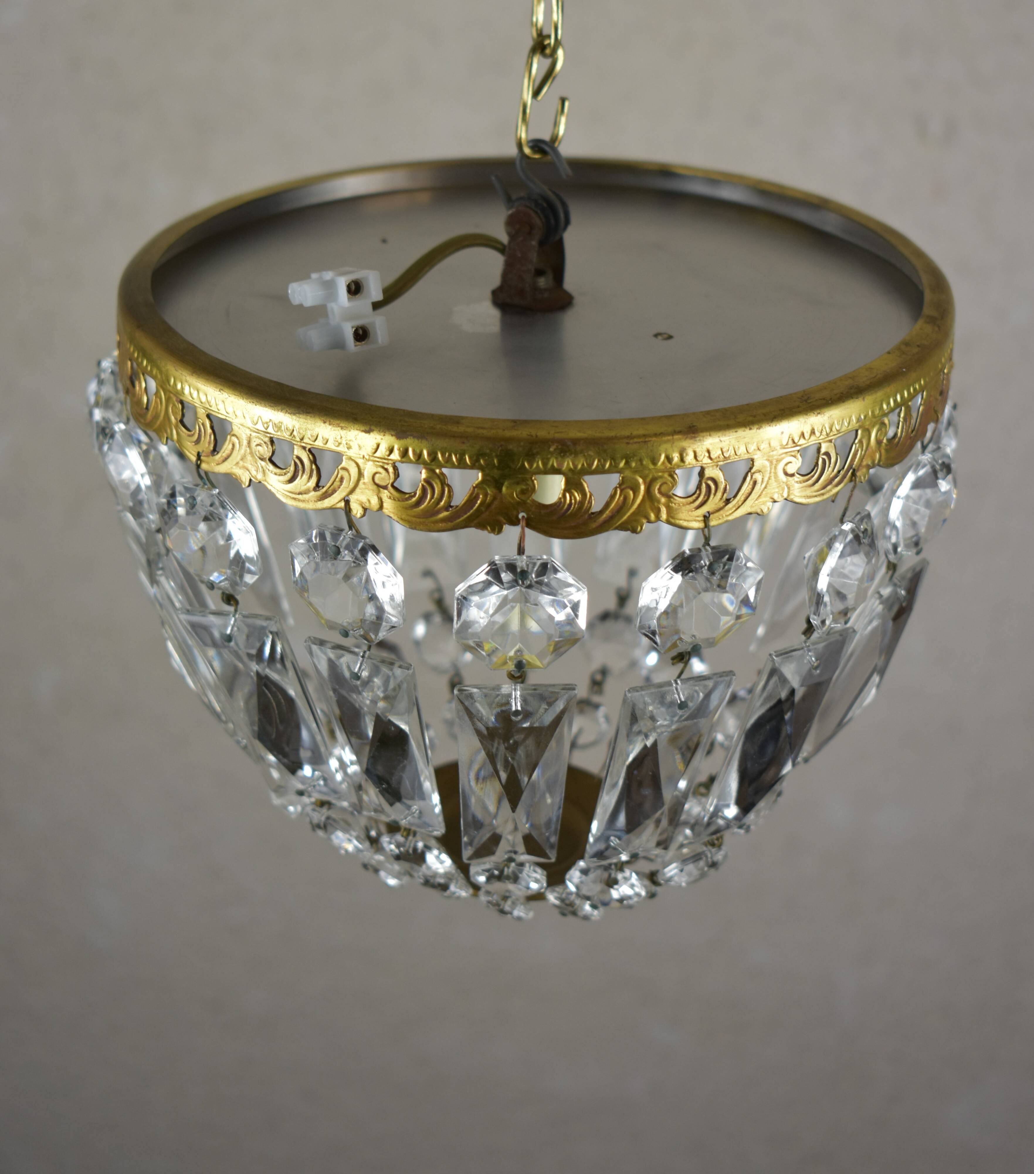 Tassel basket suspension