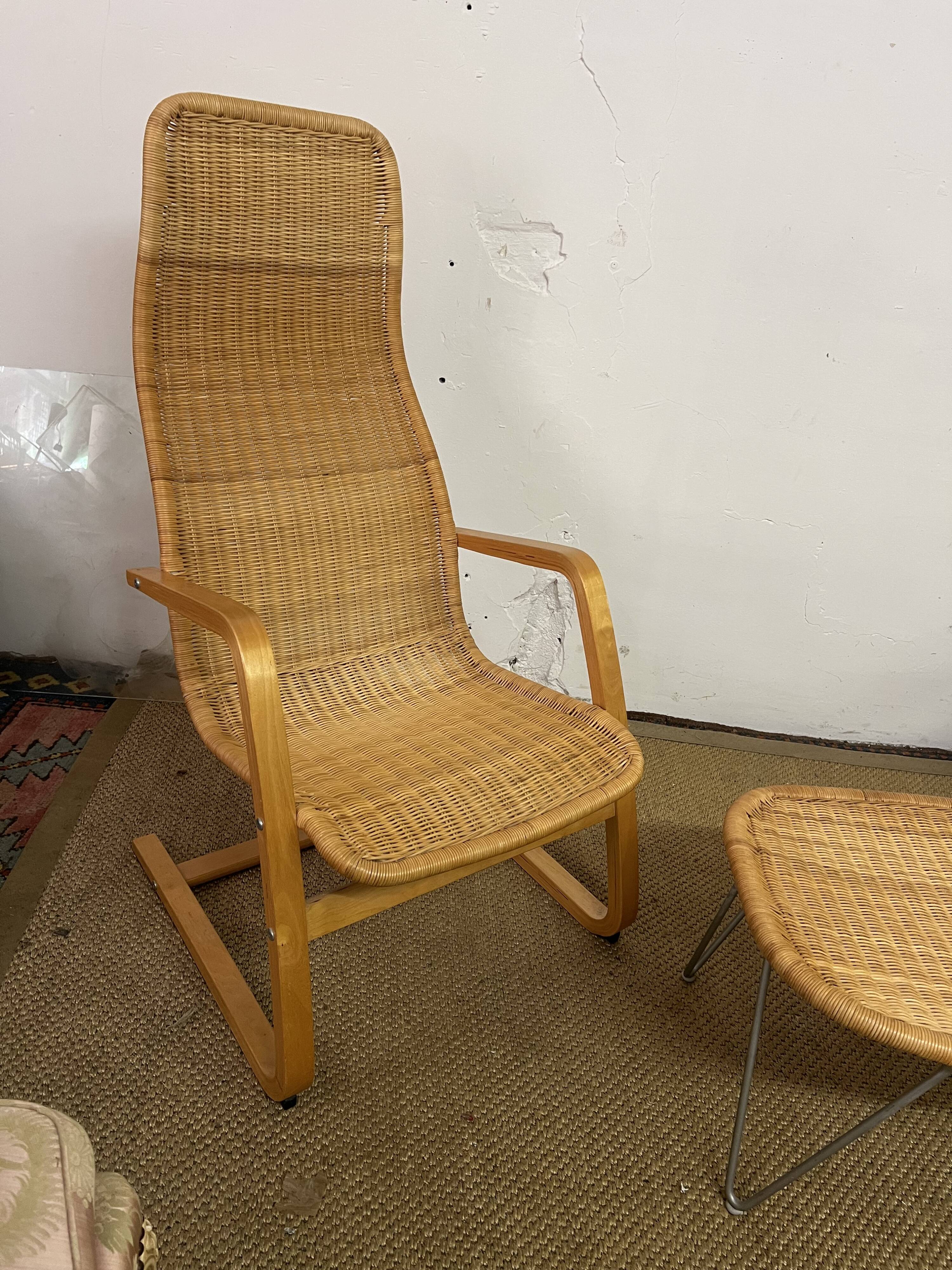 Superbe Ensemble Chaises et petite table en Osier