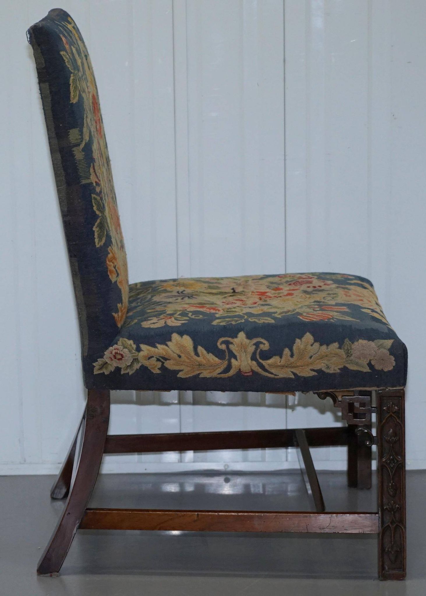 Paire de chaises Thomas Chippendale époque 1760 brodées sculptées