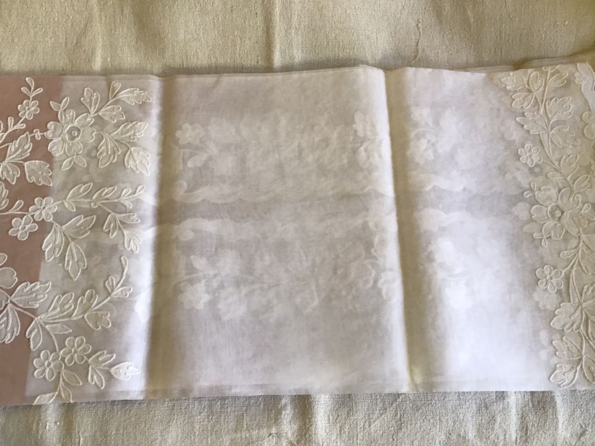 Nappe de cérémonie en organza blanc
