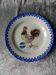 Assiette de décoration 18ème en faience de saint clement signée décor de coq