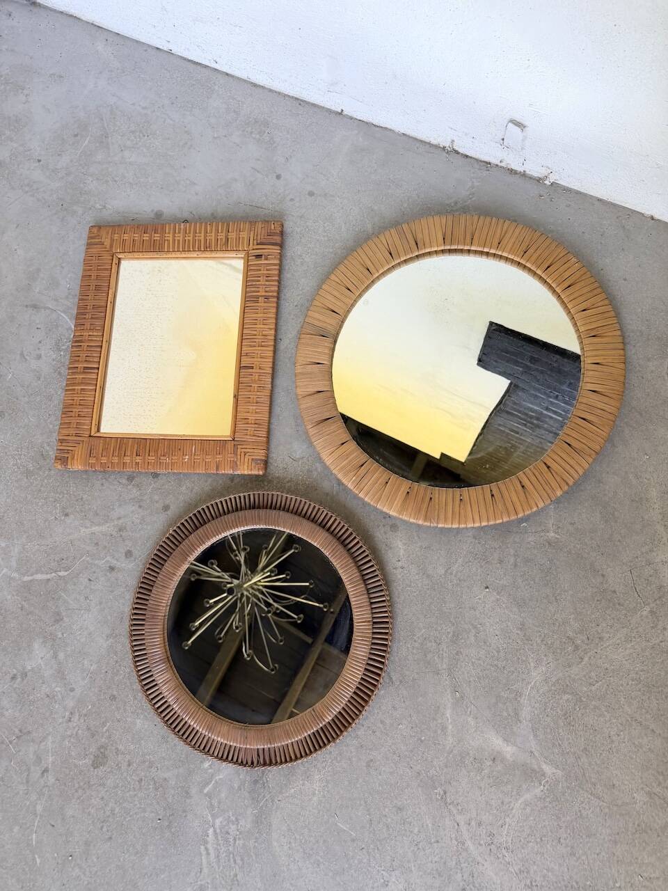 Trio de miroirs osier tressée années 50