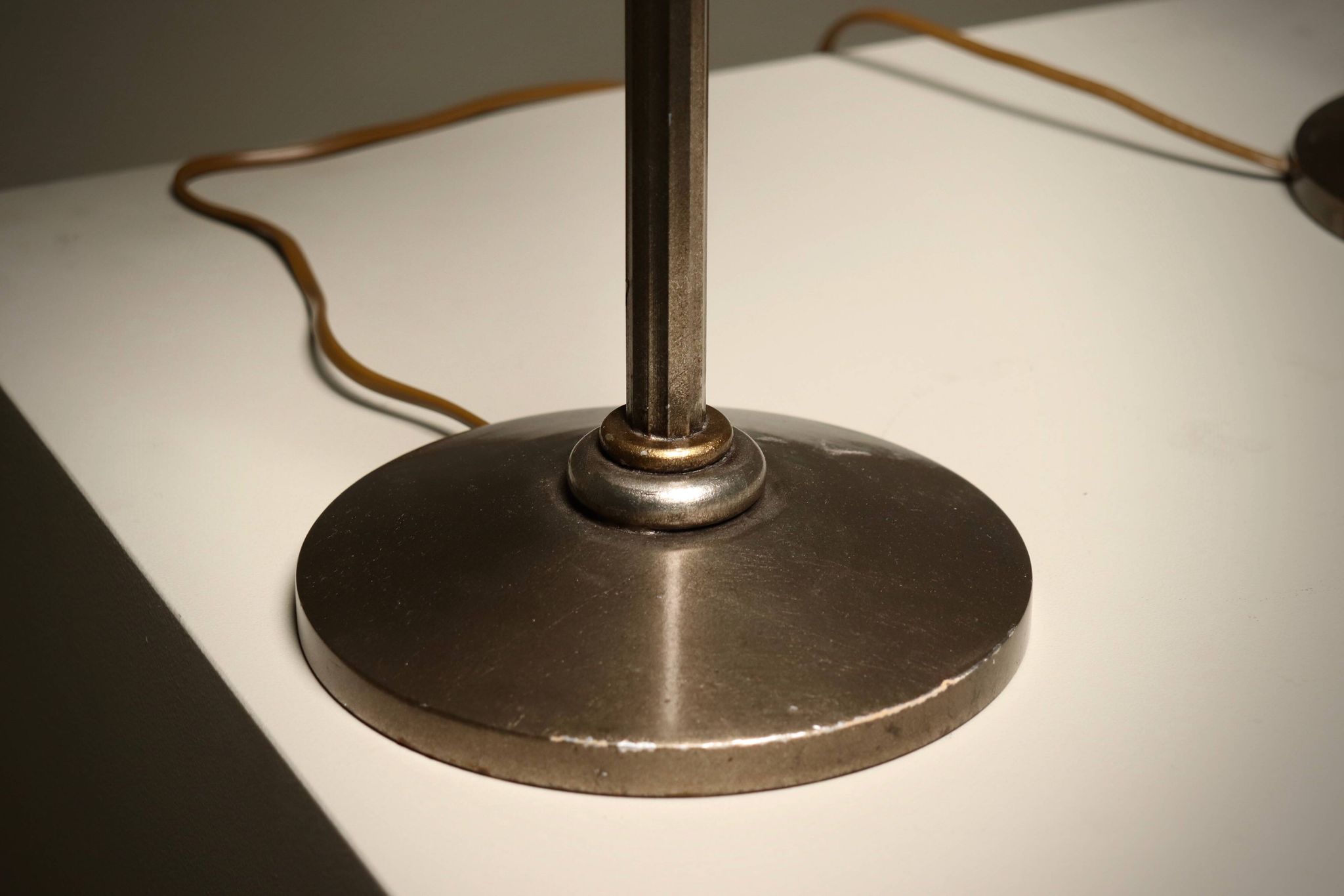 Paire de lampes de table impressionnantes par Lam Lee pour Leeazanne, années 1990.