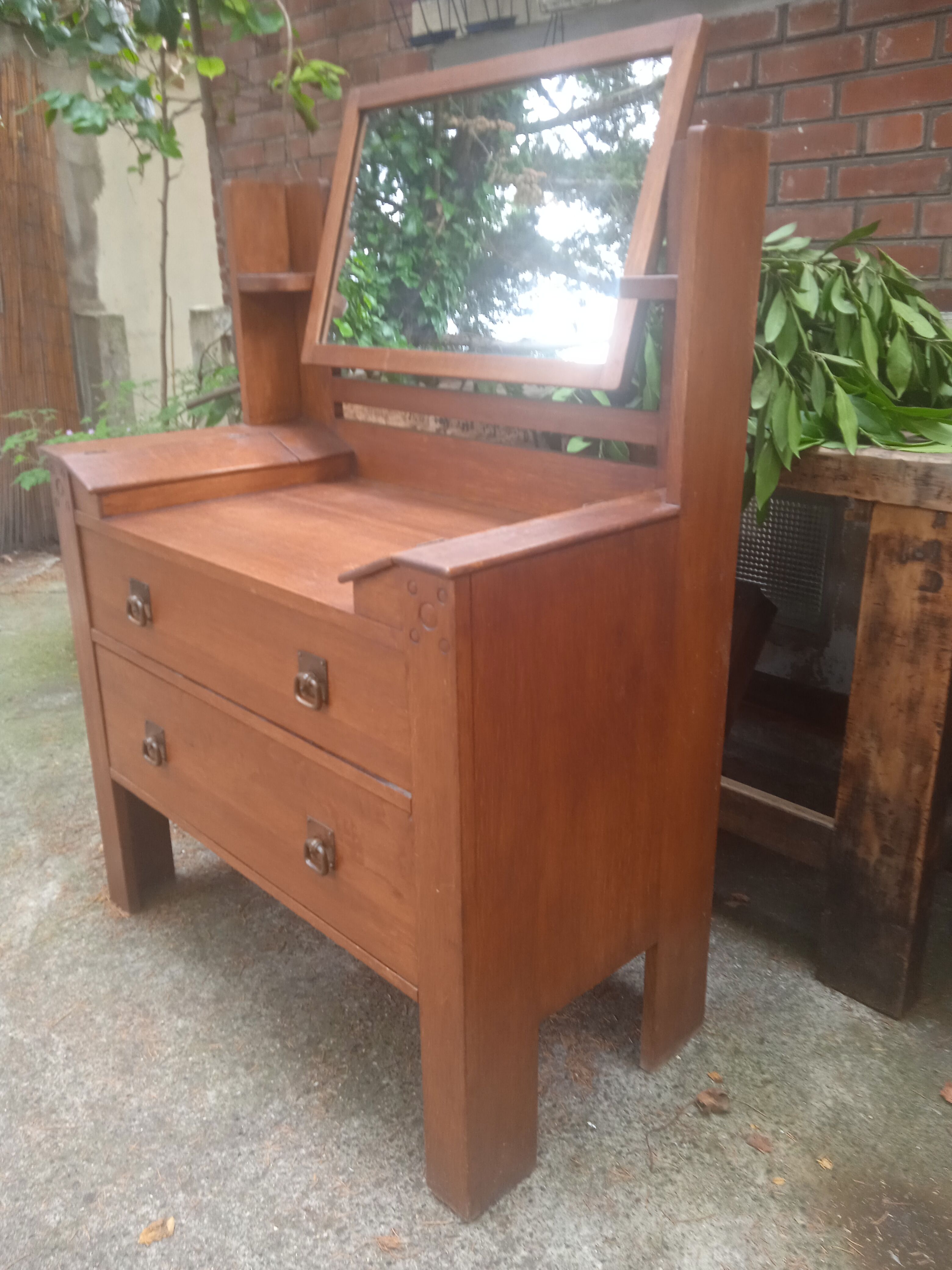 Art deco hairdresser, handcrafted