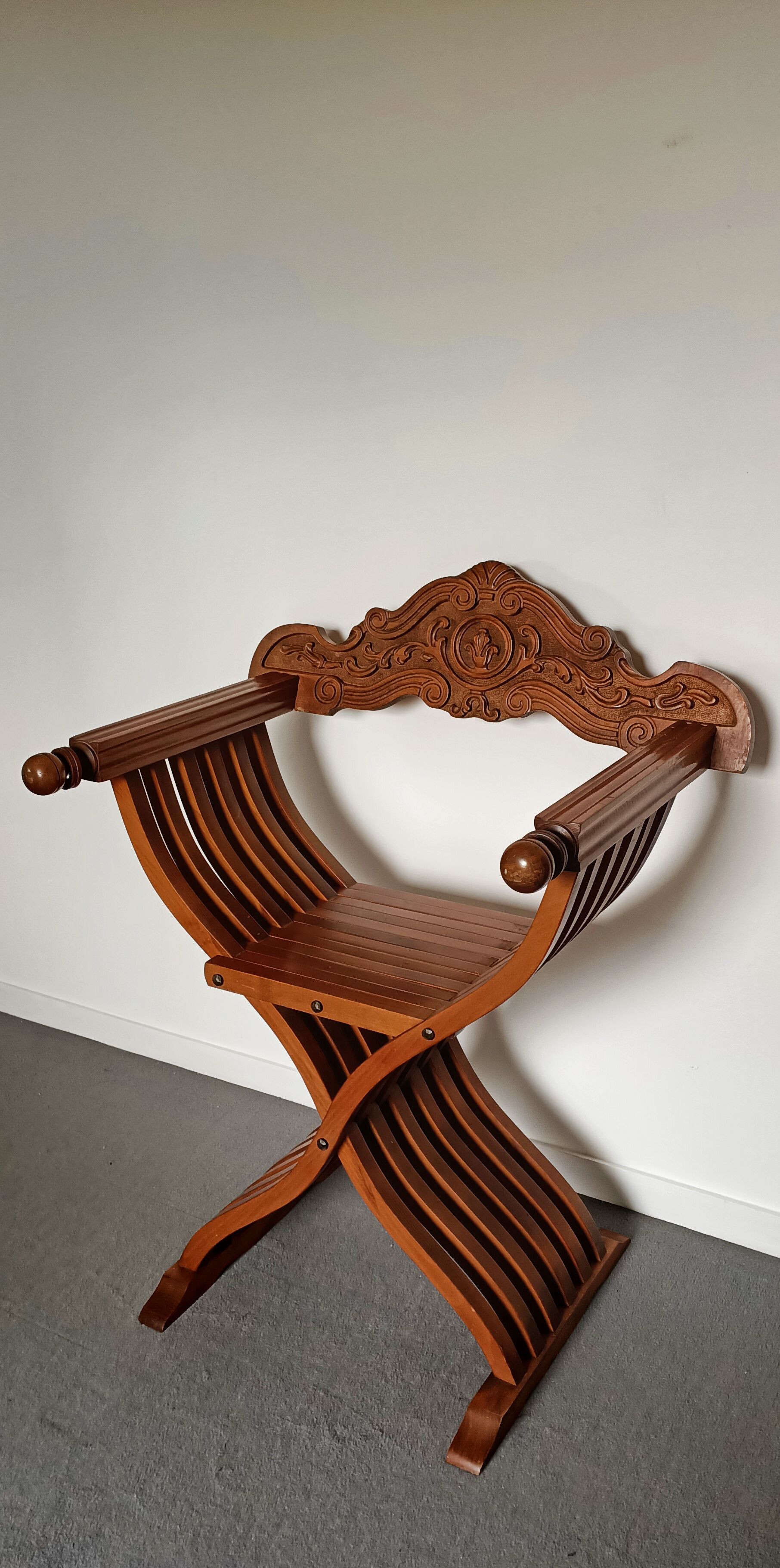 Fauteuil savonarola italien