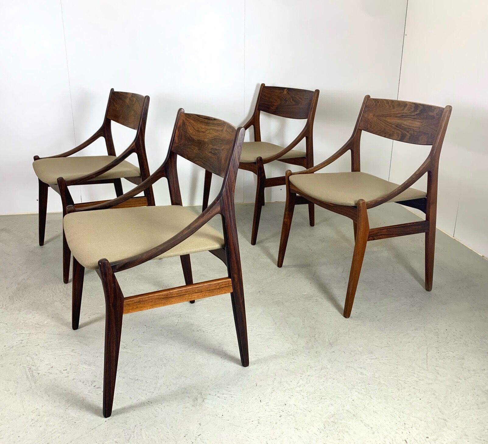 Set table and chairs in palisander