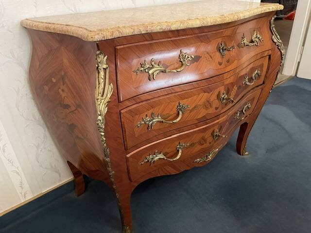 Commode style louis xv