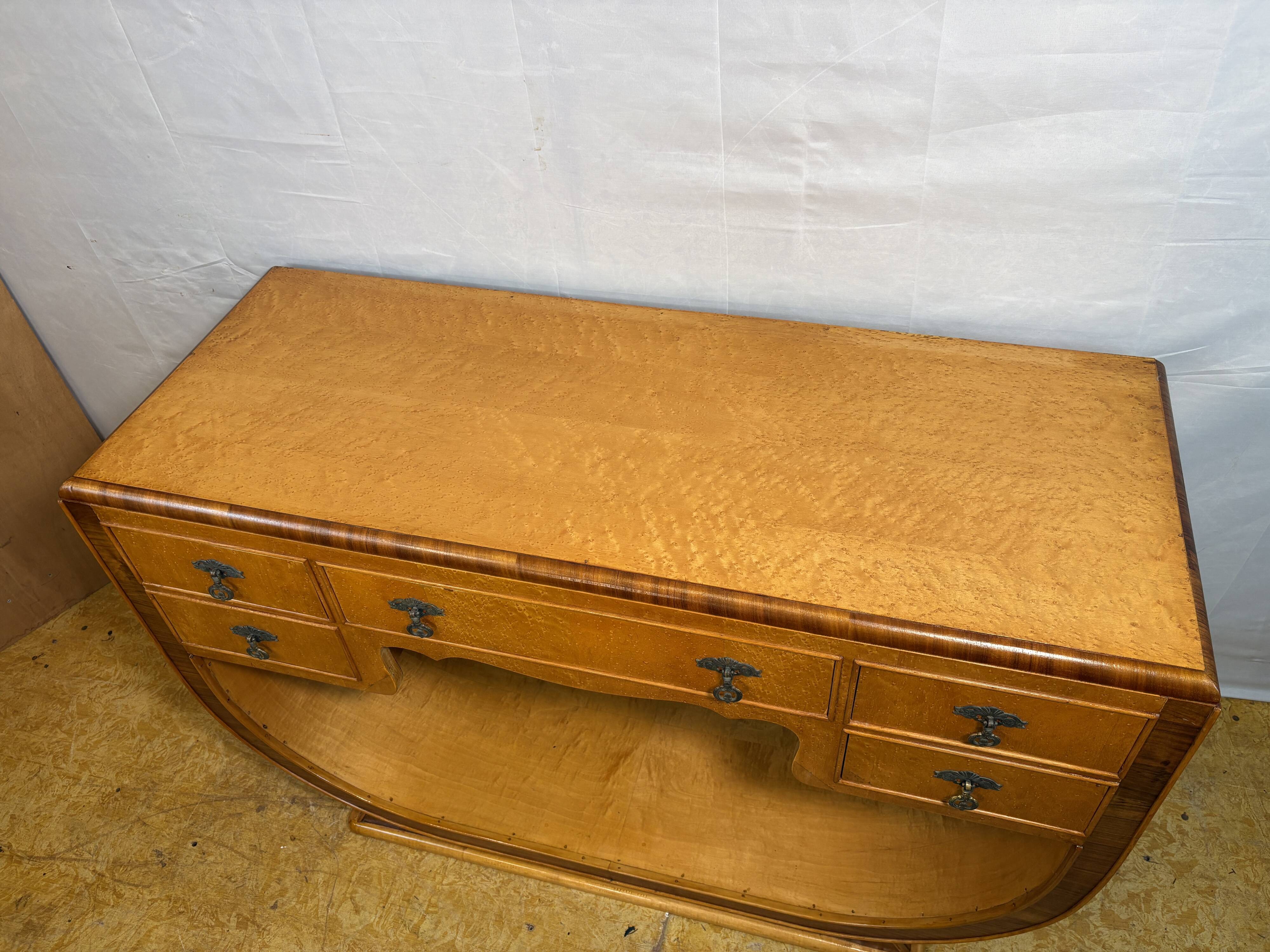 Table console vintage Art Déco en érable à œil d'oiseau 1920-1930 Sweep