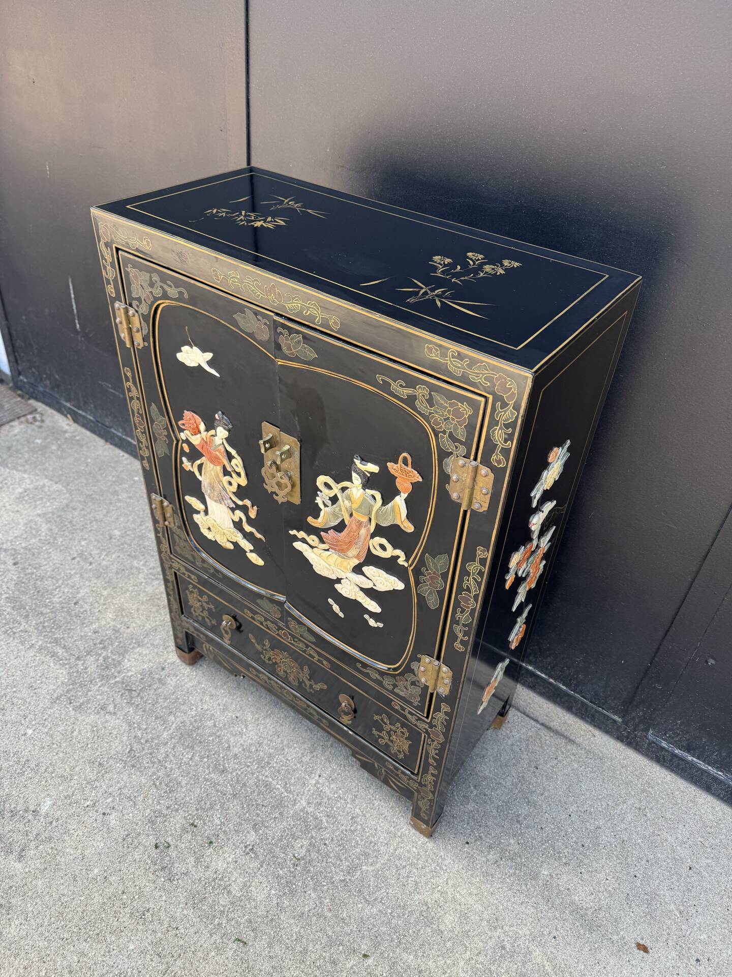Vintage lacquered Chinese furniture Tianjin