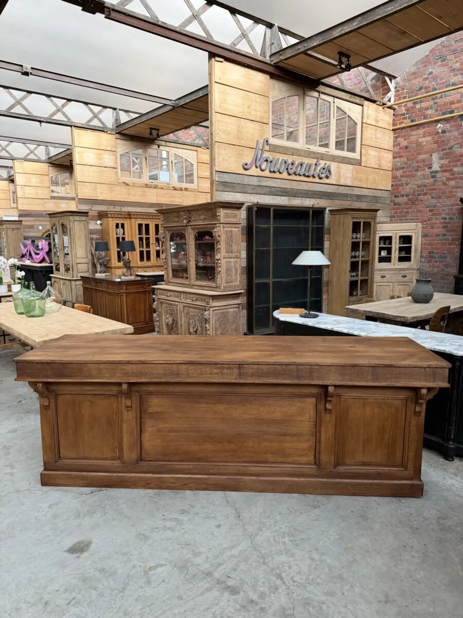 Oak counter from the early 20th century.