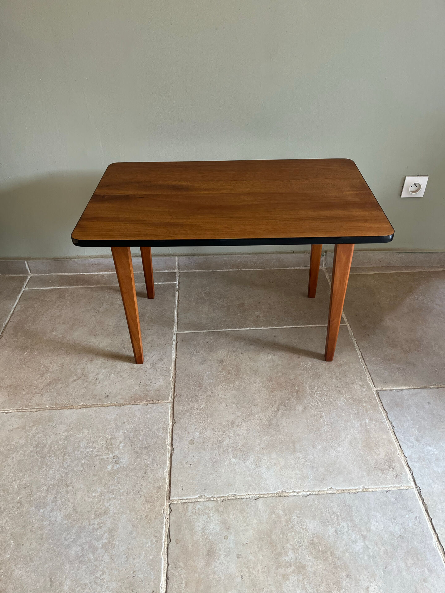 Mid-century coffee table with tapered legs.
