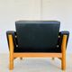 Fauteuil en cuir noir et chêne par Poul M.Volther, années 1960