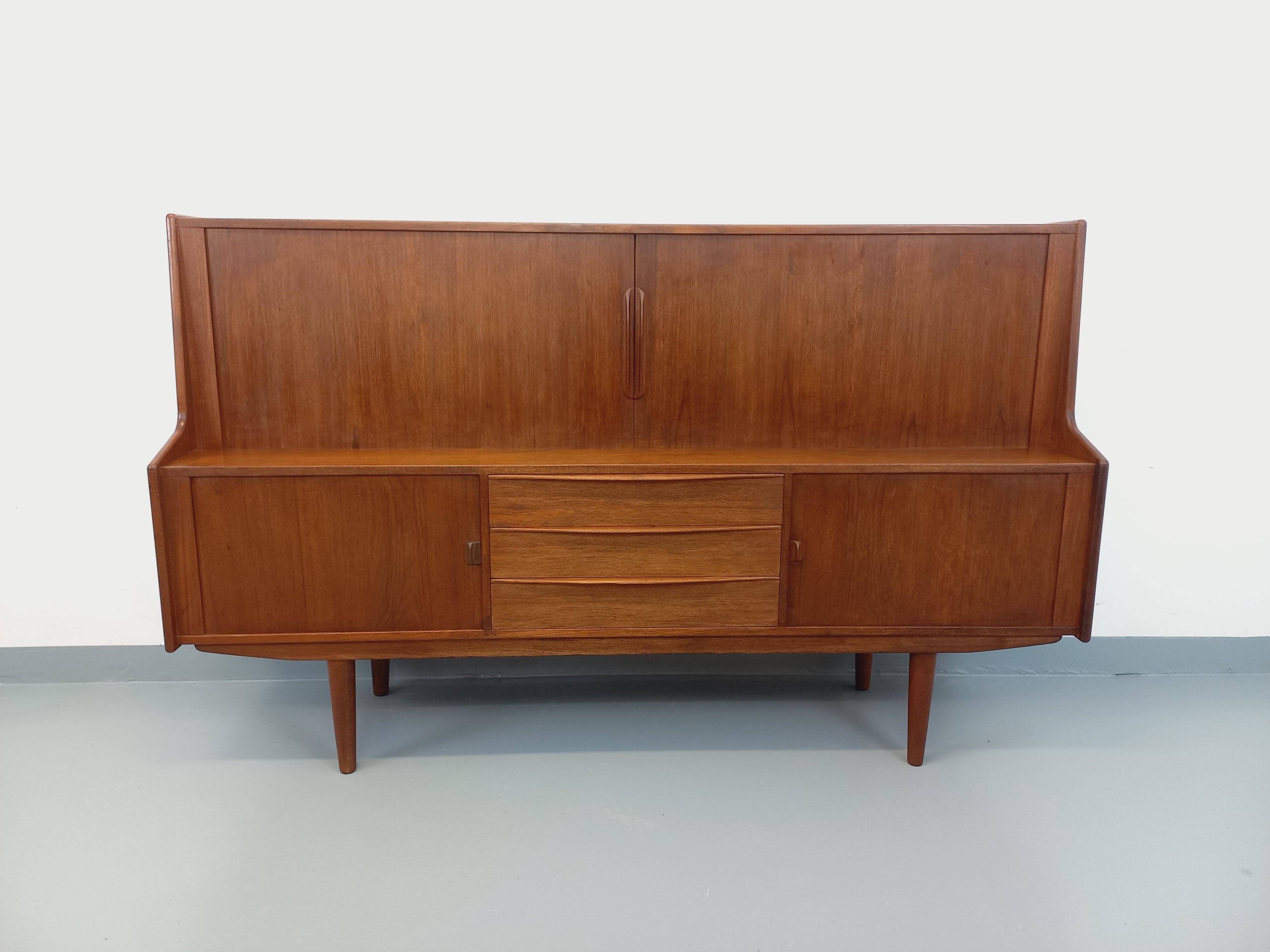 Enfilade mi-haute scandinave vintage Ib Kofod-Larsen pour Faarup en teck
