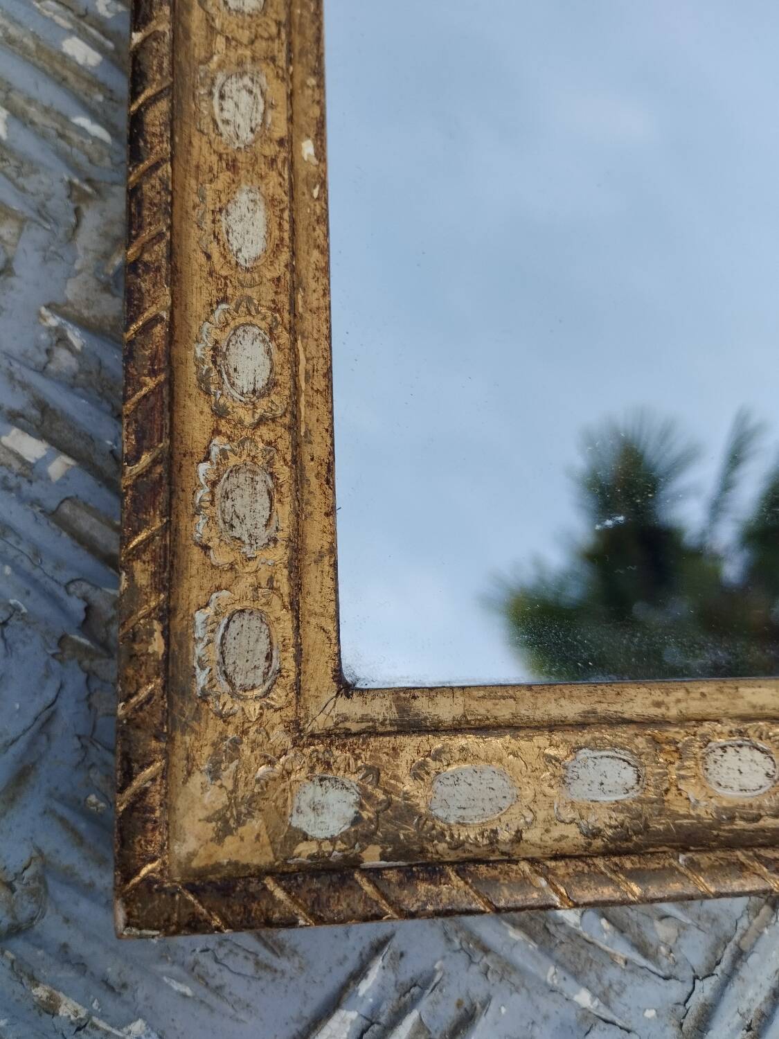 Antique Venetian mirror in gilded wood