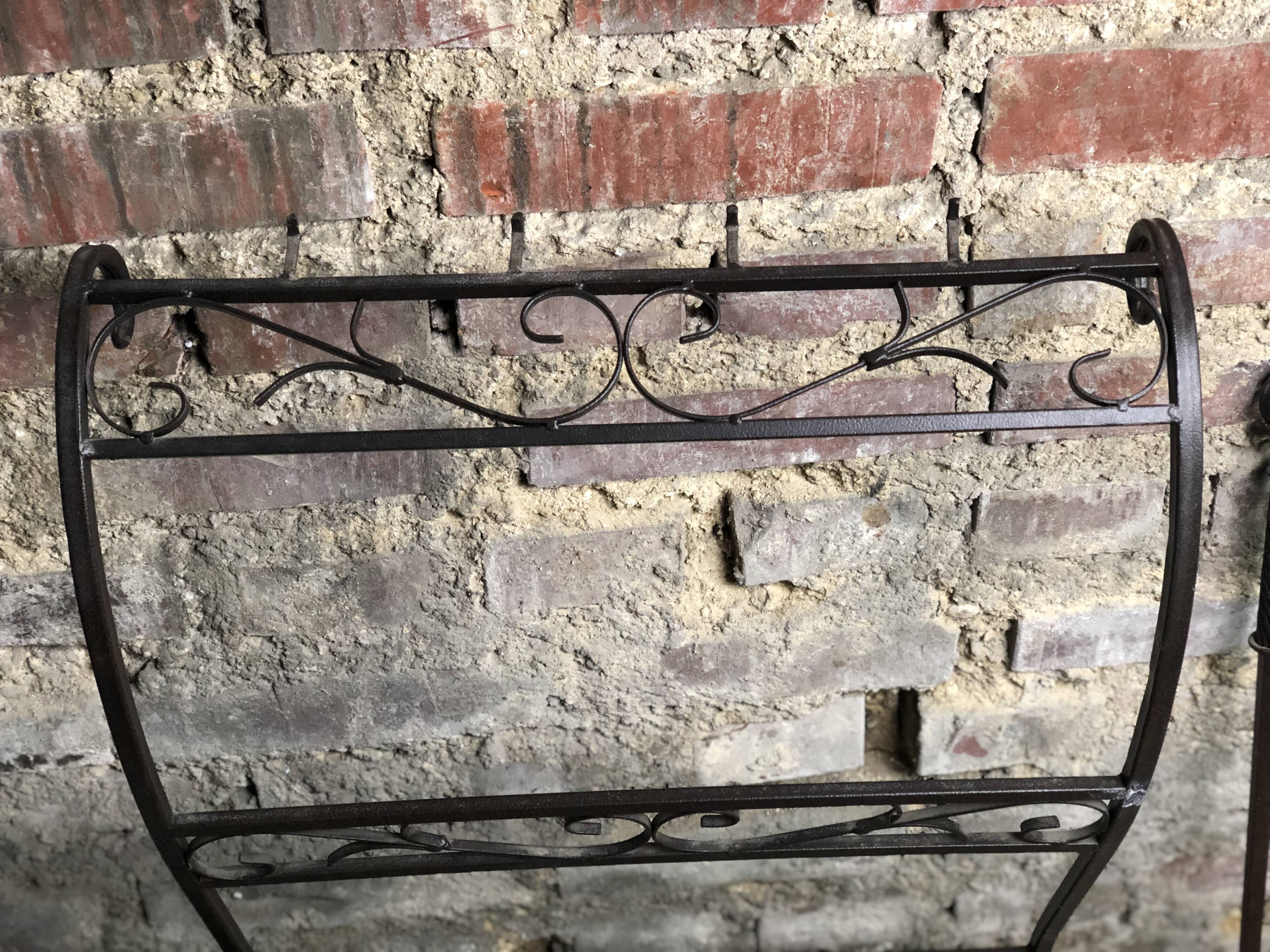 Servant / wrought iron log holder