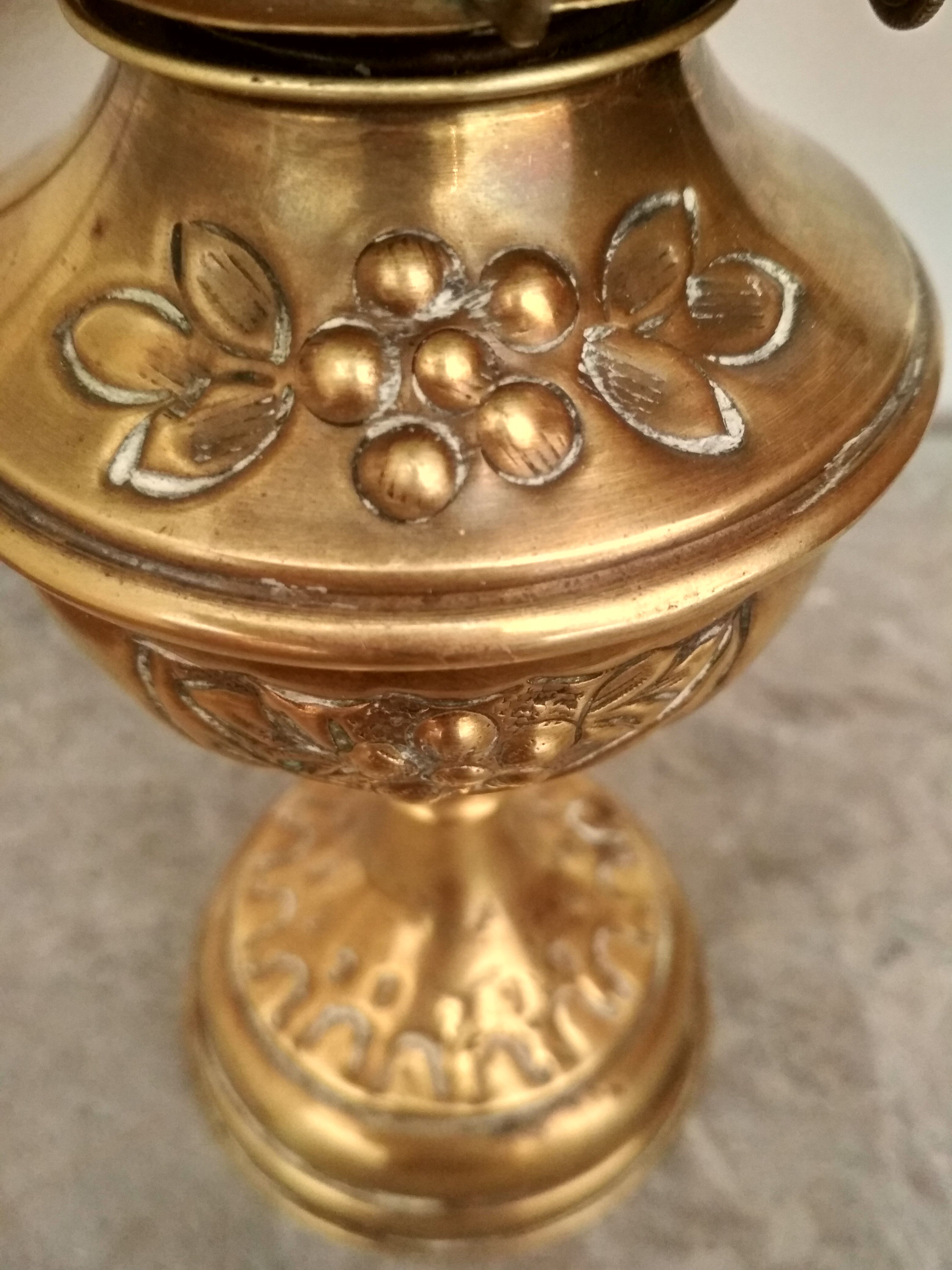 Lampe en laiton "La Parisienne" fin 19ème s.